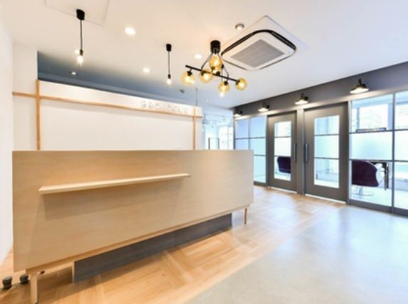 【明石駅】≪完全マンツーマン≫掛け持ち無し、他スタイリストへのヘルプ無しで自分のペースで30万円以上稼げる仕組みが人気！早回しや掛け持ちはしたくない。そんな方にオススメの委託サロン「PROLOGUE LUXBE 明石店（プロローグラックスビーアカシテン）」からスタイリスト（美容師）の求人☆★