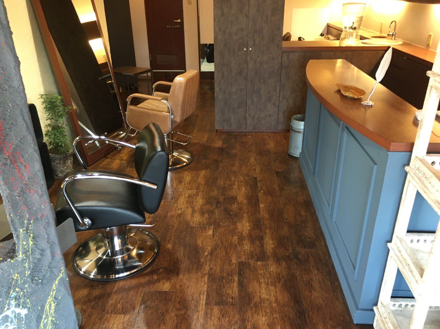 【横峰】≪完全週休二日制≫≪アシスタントからでも高収入可能≫あなたの頑張りをしっかりと評価！！地域密着型で技術もしっかり学べるヘアサロン「HAIR CREATION L’avenir（ヘアークリエイションラヴニール）」からスタイリスト（美容師）の求人☆★