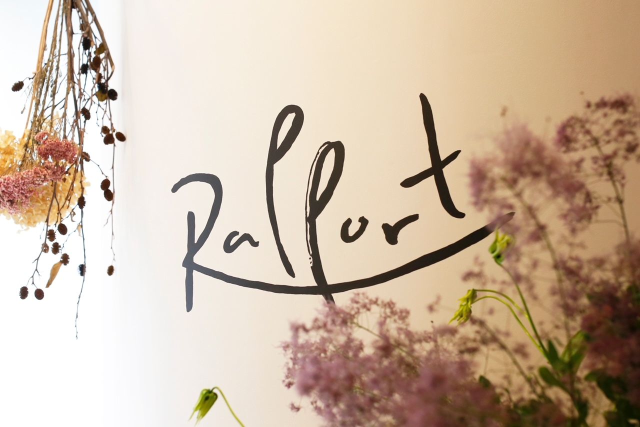 【京橋】≪月収40万円以上も可能≫≪カラー比率が高いサロン≫≪税込還元≫薬剤も豊富なので単価アップもしやすい環境！高い集客率により入客チャンスあり！年1回は慰安旅行を計画するなどスタッフ同士の雰囲気も抜群の委託サロン！「Rapport（ラポール）」からスタイリスト（美容師）の求人★☆