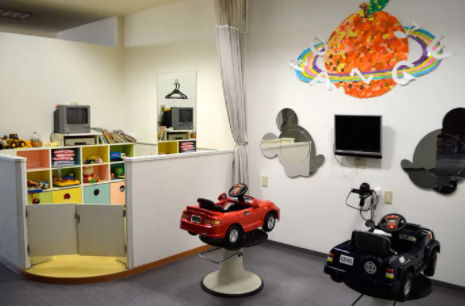 【国際医療福祉大学前】≪平均退勤時間19:30・月休8日・社会保険完備・≫頑張った分はお給与に反映！近隣にお住まいの方から愛され続けているトータルビューティーサロン「Hair make ORANGE 大川本店（ヘアメイクオレンジオオカワホンテン）」からアシスタント（美容師）の求人★☆