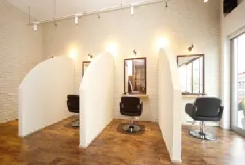 【長浜】≪バースデイ休暇あり・社会保険完備≫充実した福利厚生・カリキュラムで安心してスタイリストデビューが可能！おしゃれで半個室、完全個室のあるヘアサロン「Hair Lounge Ple（ヘアーラウンジプレ）」からアシスタント（美容師）の求人★☆