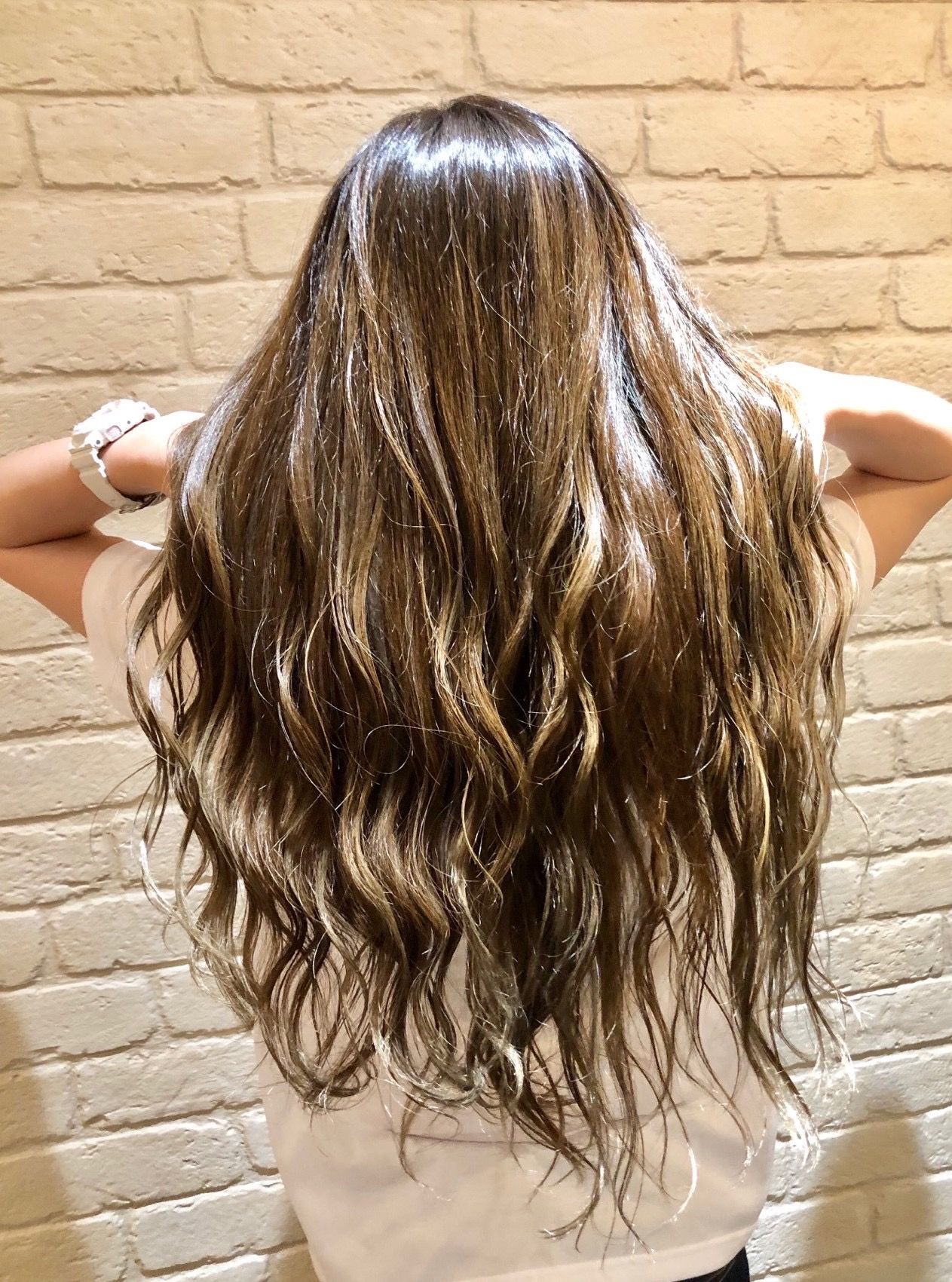 【長浜】≪バースデイ休暇あり・社会保険完備≫充実した福利厚生・カリキュラムで安心してスタイリストデビューが可能！おしゃれで半個室、完全個室のあるヘアサロン「Hair Lounge Ple（ヘアーラウンジプレ）」からアシスタント（美容師）の求人★☆