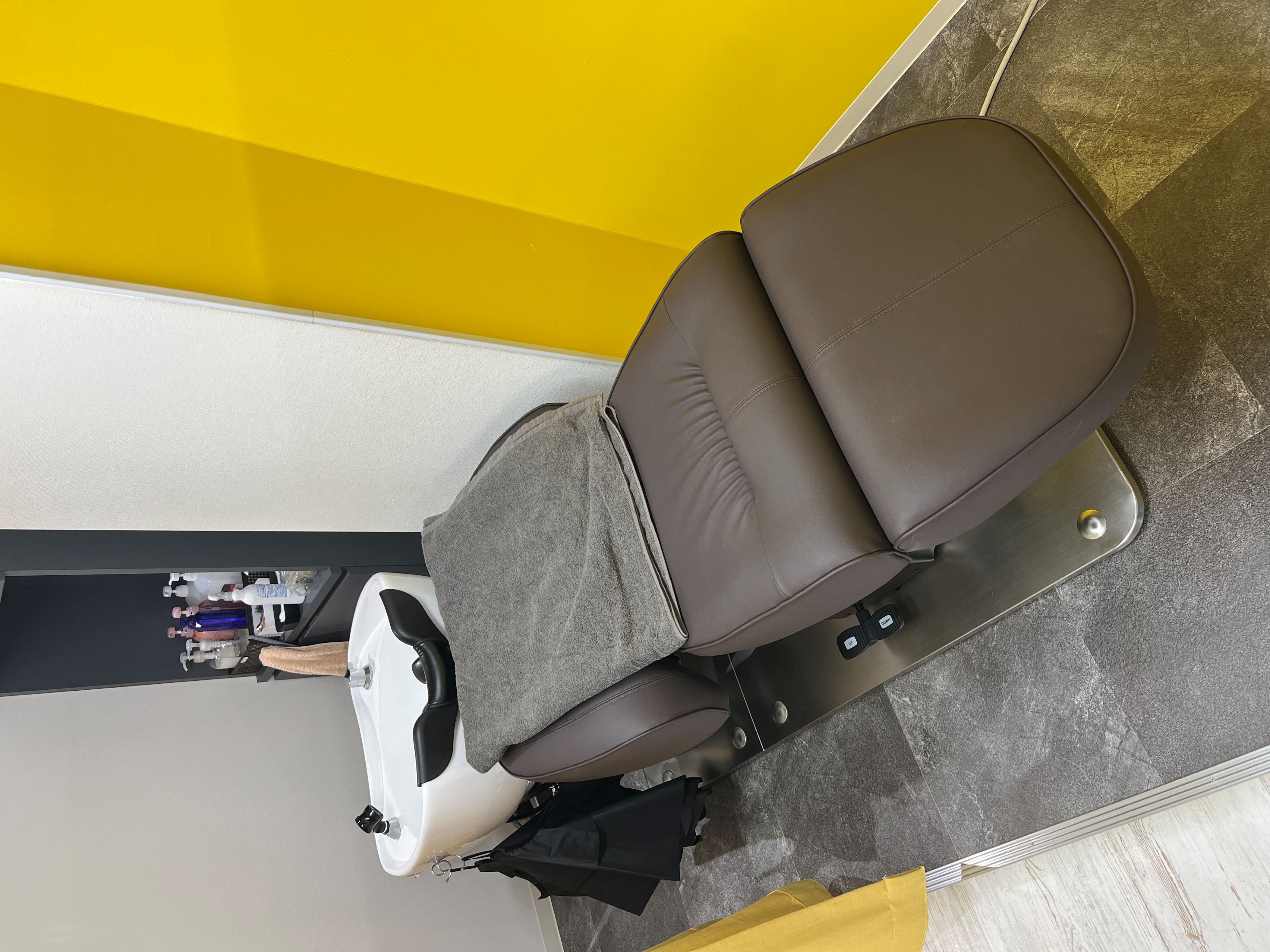 【南森町】≪完全週休2日≫≪社会保険完備≫家庭のある方含め働きやすい環境！マンツーマン接客でお客様と丁寧に関われるサロン！「Ar 南森町店（アール ミナミモリマチテン）」からスタイリスト（美容師）の求人☆★