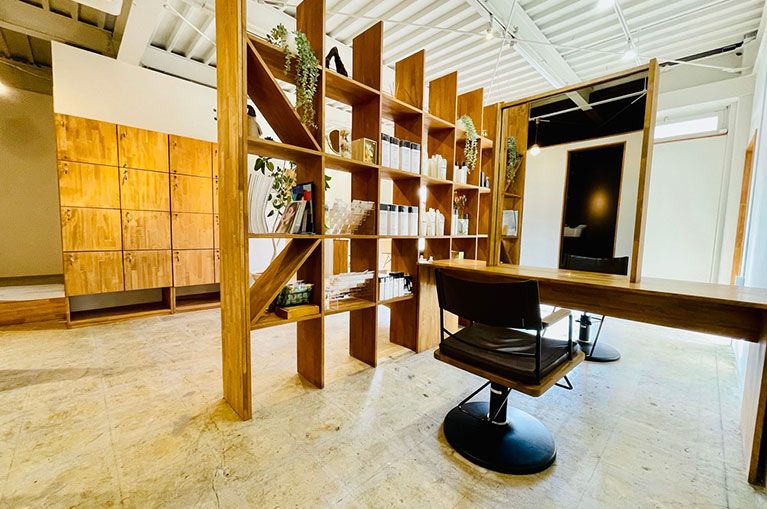 【北長野駅】≪フレックスタイム制≫≪社会保険完備≫個人の頑張りをしっかり給与として還元！充実の手当でやりがいバッチリ！スタッフさんの希望を柔軟に叶えられるサロン「kiitos hair design +（キートスヘアーデザインプラス）」からスタイリスト（美容師）の求人☆★