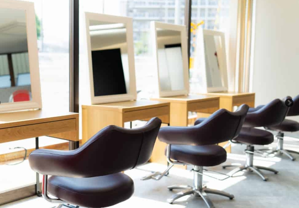 【今宿駅】≪営業時間18時まで・残業なし・完全週休二日制・女性オンリーサロン・セルフブロー≫子育てしながらも、働きやすい環境！急なお休みなどにも対応できるようにしてます！お仕事はシャンプー&カラー施術のみで幅広い世代のお客様から愛されるカラー専門店「COLOR PLUS 今宿駅前店（カラープラスイマジュクエキマエテン）」からカラーリスト（美容師）の求人☆☆