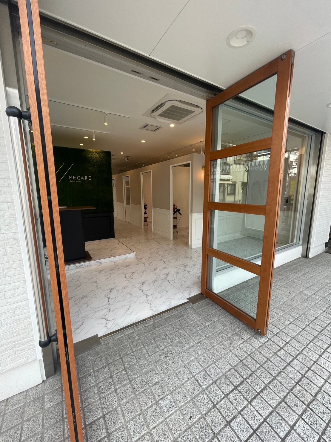 【岸和田カンカン前】 ≪月給30万円以上≫≪完全週休2日制≫≪20時迄に退勤≫≪全席個室&完全マンツーマン≫≪高単価≫髪質改善トリートメントに特化した上質サロンです!「RECARE 岸和田店(リケアキシワダテン)」からスタイリスト(美容師)の求人★☆