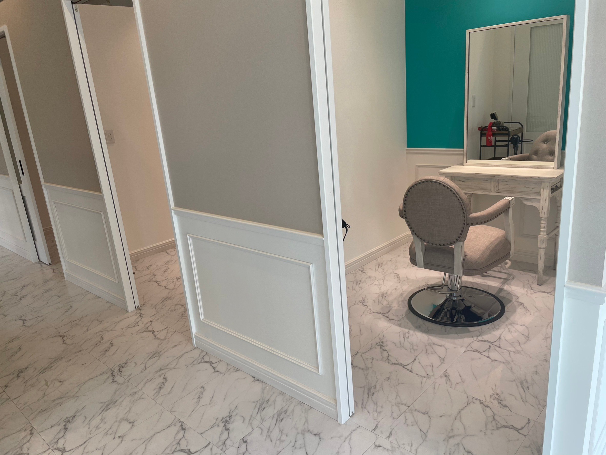 【岸和田カンカン前】 ≪月給30万円以上≫≪完全週休2日制≫≪20時迄に退勤≫≪全席個室&完全マンツーマン≫≪高単価≫髪質改善トリートメントに特化した上質サロンです!「RECARE 岸和田店(リケアキシワダテン)」からスタイリスト(美容師)の求人★☆