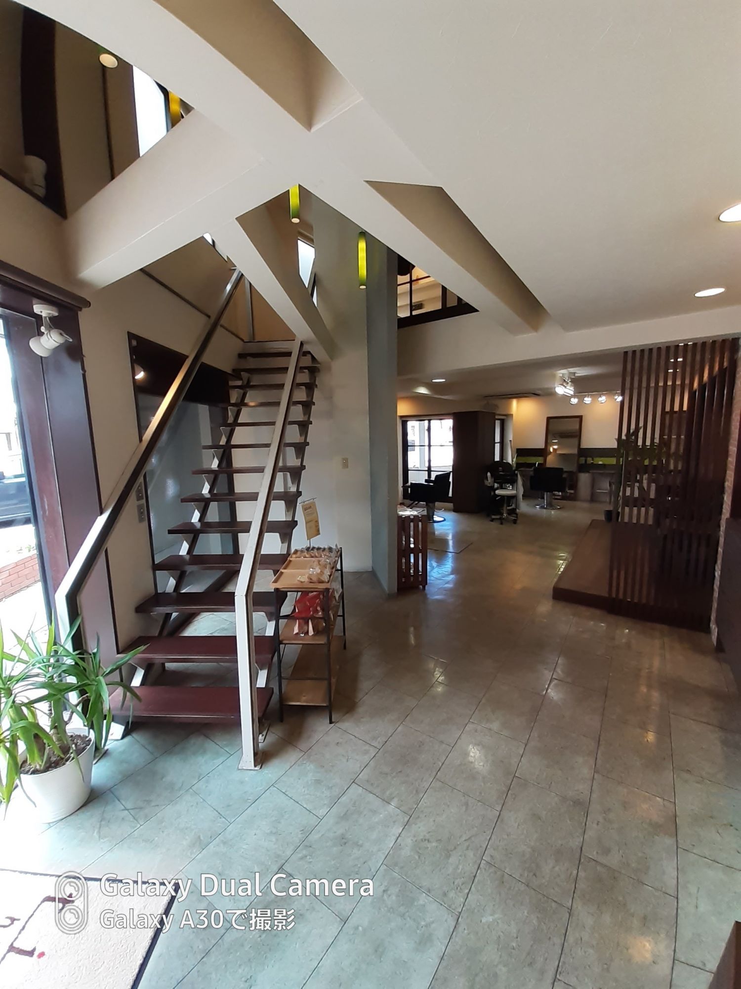 【富田林西口駅】≪フリー40％／指名50％還元≫働きやすさとアットホームさが魅力の業務委託サロン！業務委託初心者も安心して働ける環境です！「tiroir（ティロワール）」からスタイリスト（美容師）の求人★☆