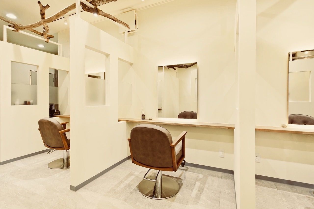 【戸田公園】≪営業時間内レッスンOK≫≪最短2年以内でデビュー可能≫≪住宅手当あり≫≪土日祝休みOK≫≪20時までに退勤可能≫アットホームな空間で、スタイリストデビューを目指すことができます！メリハリをつけて働くことができるオシャレサロン！「endoa（エンドア）」からアシスタント（美容師）の求人☆★☆