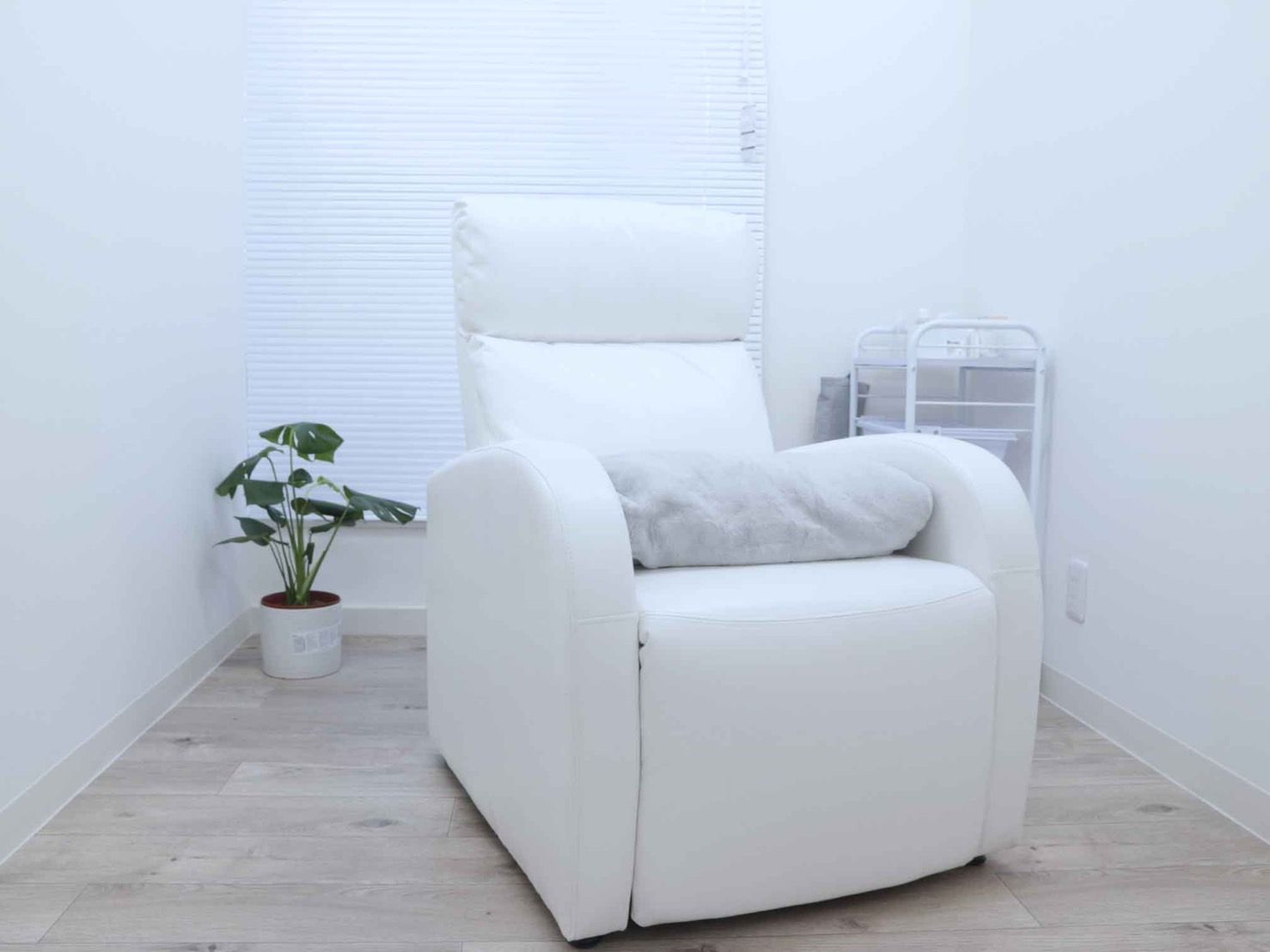 【甲子園】≪社会保険完備≫≪早番遅番の相談可能!≫≪土日休み応相談!≫「Thirty Three 甲子園店(サーティースリーコウシエンテン)」からアイリスト(アイデザイナー・まつげエクステ)の求人☆☆