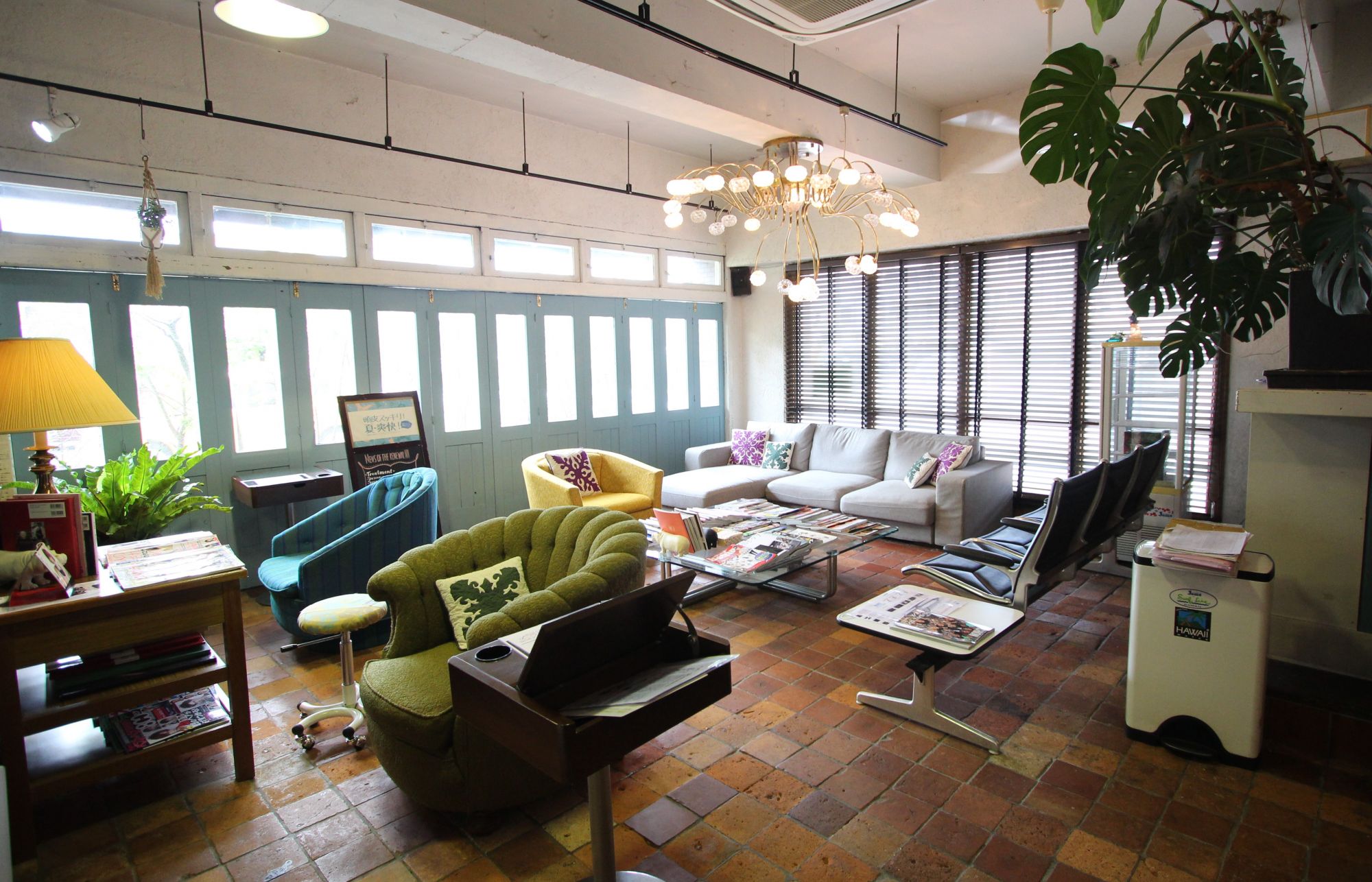 【鶴里】≪最短1年でデビュー可≫≪月8日休み≫≪月給18〜22万円≫充実した待遇面で働きやすいサロン！着実にスキルを身に付け最短でデビューできる！「THE COLORS（ザカラーズ）」からアシスタント（美容師）の求人☆★