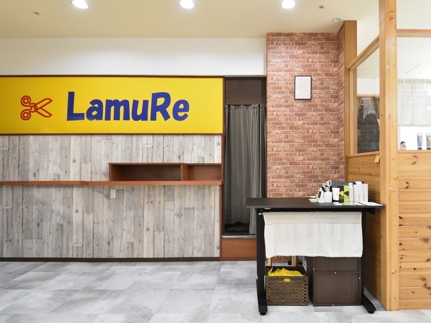 【大津京】≪月給25万円以上≫≪月8日休み≫≪土日休み取得OK≫スタッフ同士協力し合う体制が整っているので、雰囲気が良いサロンです！1人1人の希望に合わせた働き方ができる「LamuRe イオンスタイル大津京店（ラムレイオンスタイルオオツキョウテン）」からスタイリスト（美容師）の求人☆★