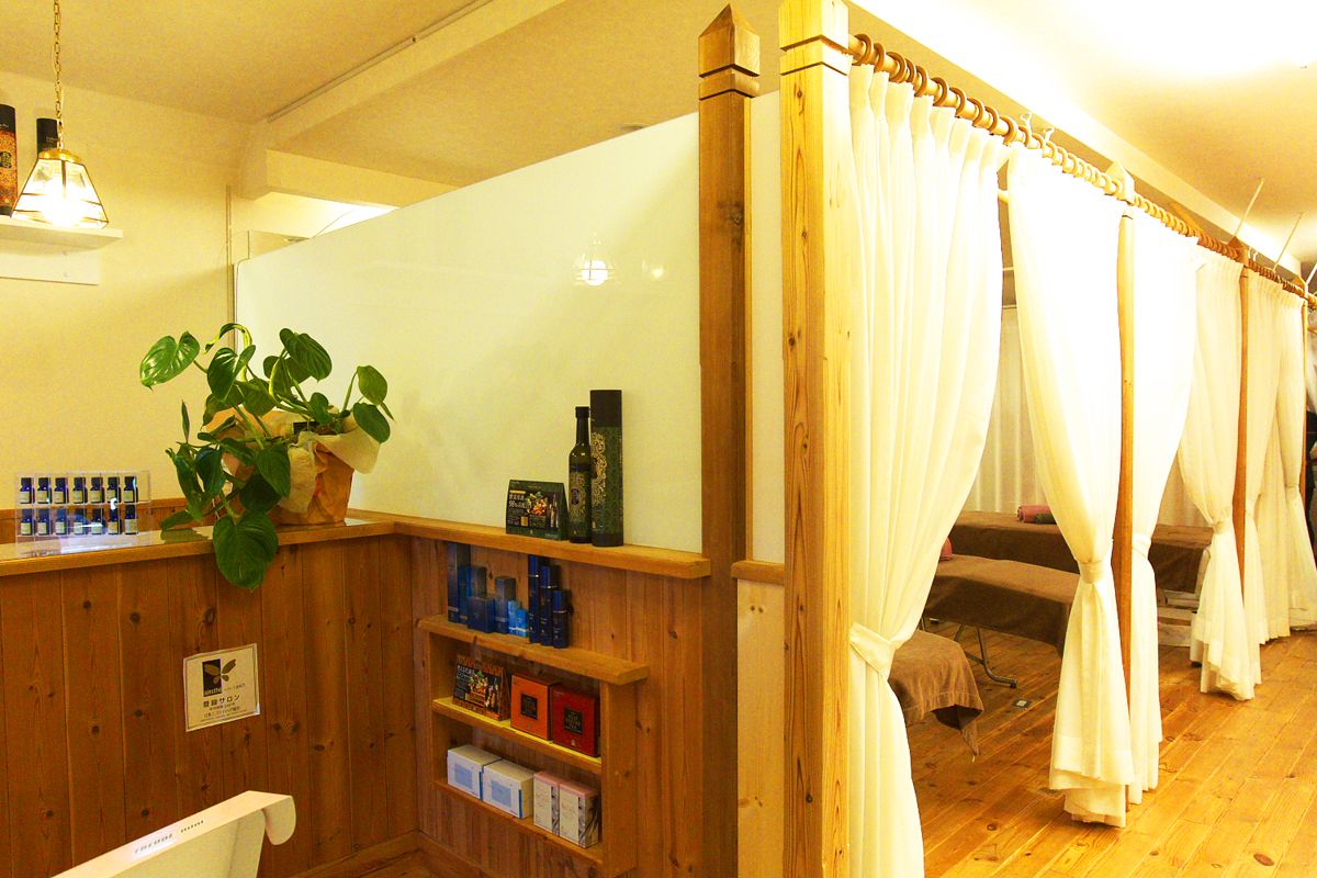 【樟葉】≪社会保険完備≫≪月9日休み≫≪有給休暇あり≫ハンド痩身、アーユルヴェーダ経験者歓迎！本格的なアーユルヴェーダをはじめとした幅広いメニュー展開！多くのお客様から支持される老舗サロン「e’s salon くずは店（イーズサロンクズハテン）」からエステティシャンの求人☆★☆