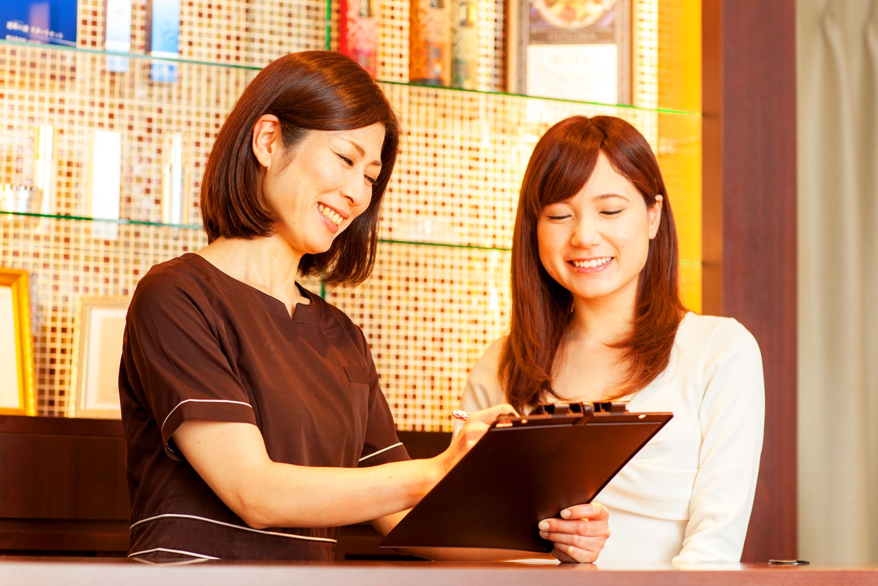 【大和西大寺】≪社会保険完備≫≪月9日休み≫≪有給休暇あり≫ハンド痩身、アーユルヴェーダの経験が活かせる!本格的なアーユルヴェーダで多くのお客様から支持される老舗サロン「e’s salon 西大寺店(イーズサロンサイダイジテン)」からエステティシャンの求人☆★☆