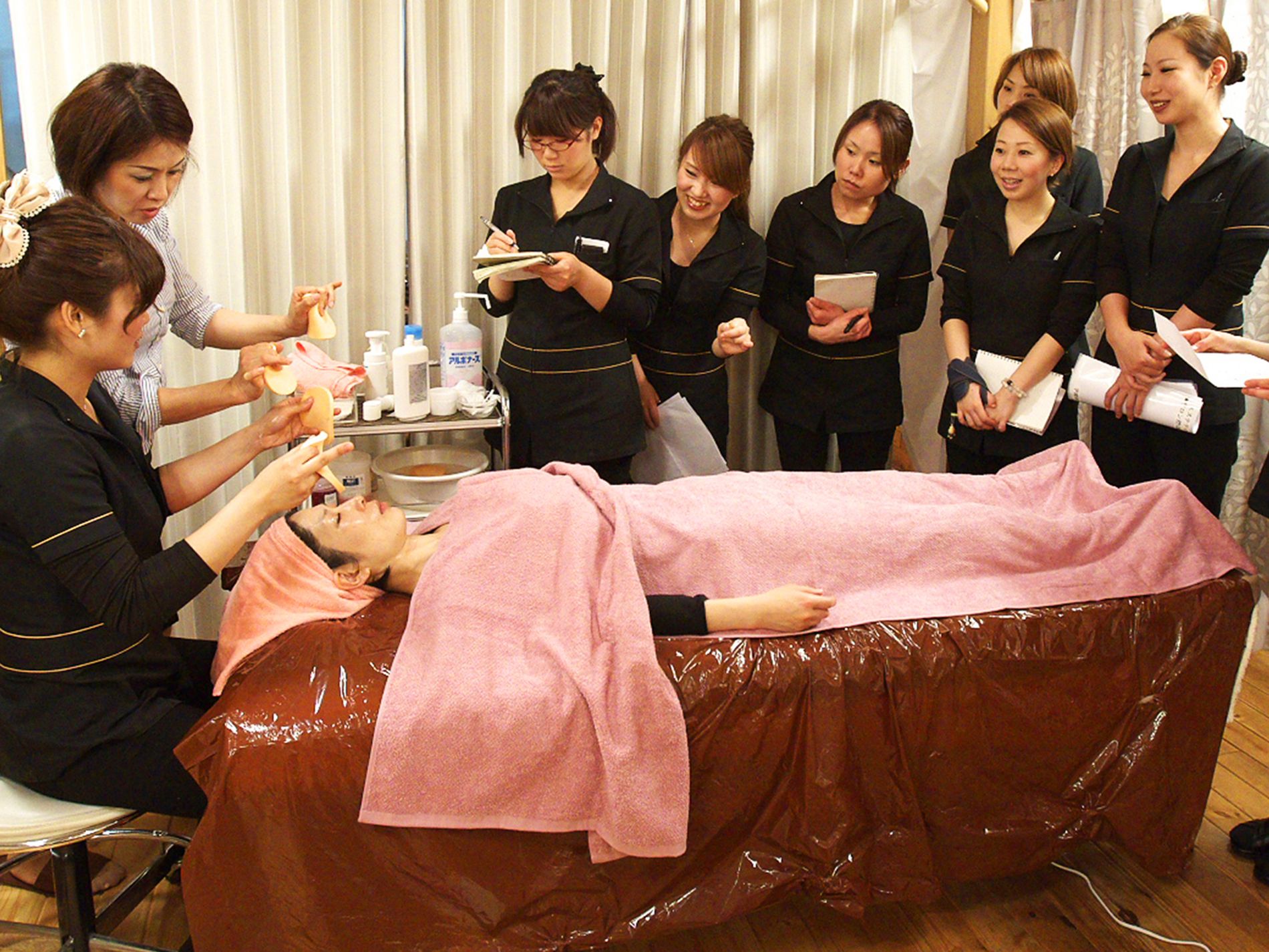 【大和西大寺】≪社会保険完備≫≪月9日休み≫≪有給休暇あり≫ハンド痩身、アーユルヴェーダの経験が活かせる!本格的なアーユルヴェーダで多くのお客様から支持される老舗サロン「e’s salon 西大寺店(イーズサロンサイダイジテン)」からエステティシャンの求人☆★☆