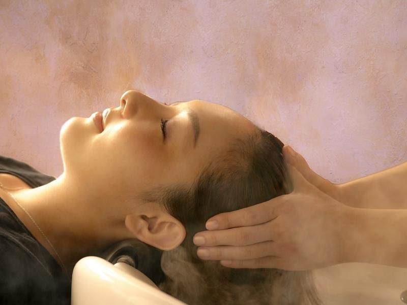 【茅ヶ崎駅】◆完全週休2日制・最短2年以内のデビュー可能・営業中レッスンOK・整ったカリキュラムあり◆講習費はサロン負担で、モデル集めはサロンも協力!アットホームな雰囲気で、1人1人のお客様にしっかり向き合い施術できる環境!「A+style hair&spa(アプラススタイルヘアアンドスパ)」からアシスタント(美容師)の求人☆★