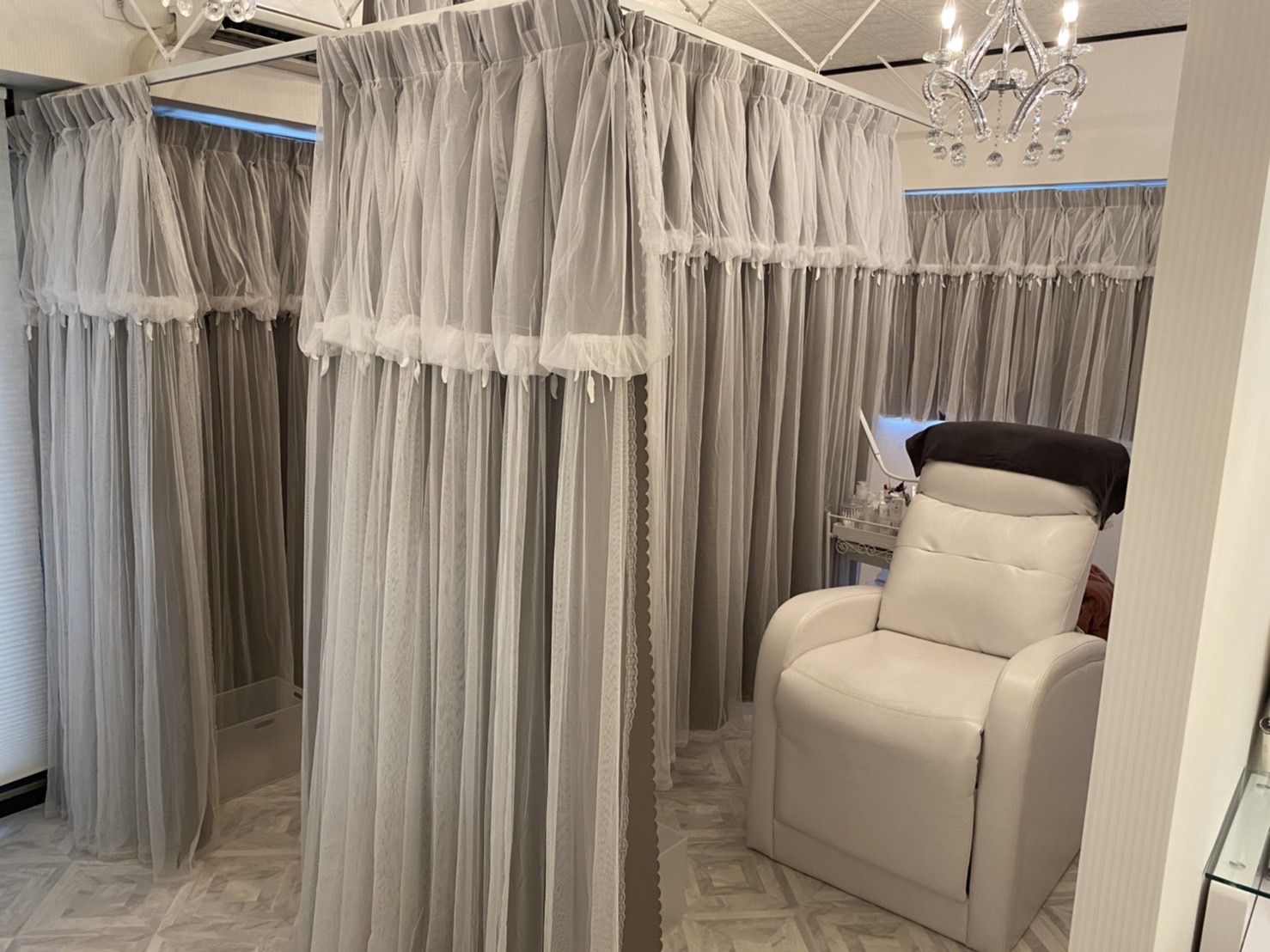 【心斎橋】≪有給休あり≫≪社会保険完備≫≪髪型・ネイル自由≫≪土日休み、連休OK！！≫融通がきくので、働きやすさ抜群！正社員だけでなくアルバイトや業務委託での働き方も相談できる！インスタグラマーも来店するお洒落な人気店で働いてみませんか 「Princess（プリンセス）」からアイリスト（アイデザイナー・まつげエクステ）の求人☆☆