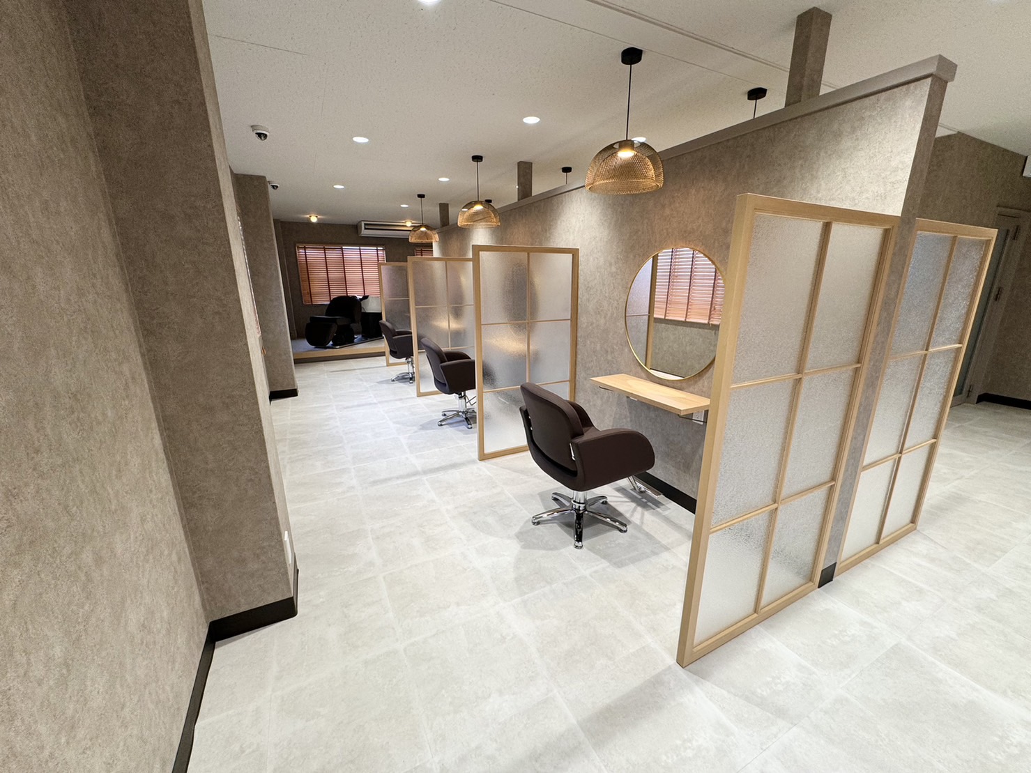 【大和西大寺】≪平均月給50万円≫≪月8日休み&土日休みOK&有給休暇あり≫≪社会保険完備≫≪単価1万3000円≫全席個室で完全マンツーマン!髪質改善特化型サロン!時短勤務などの相談OK!「ef 西大寺(エフサイダイジ)」からスタイリスト(美容師)の求人☆★