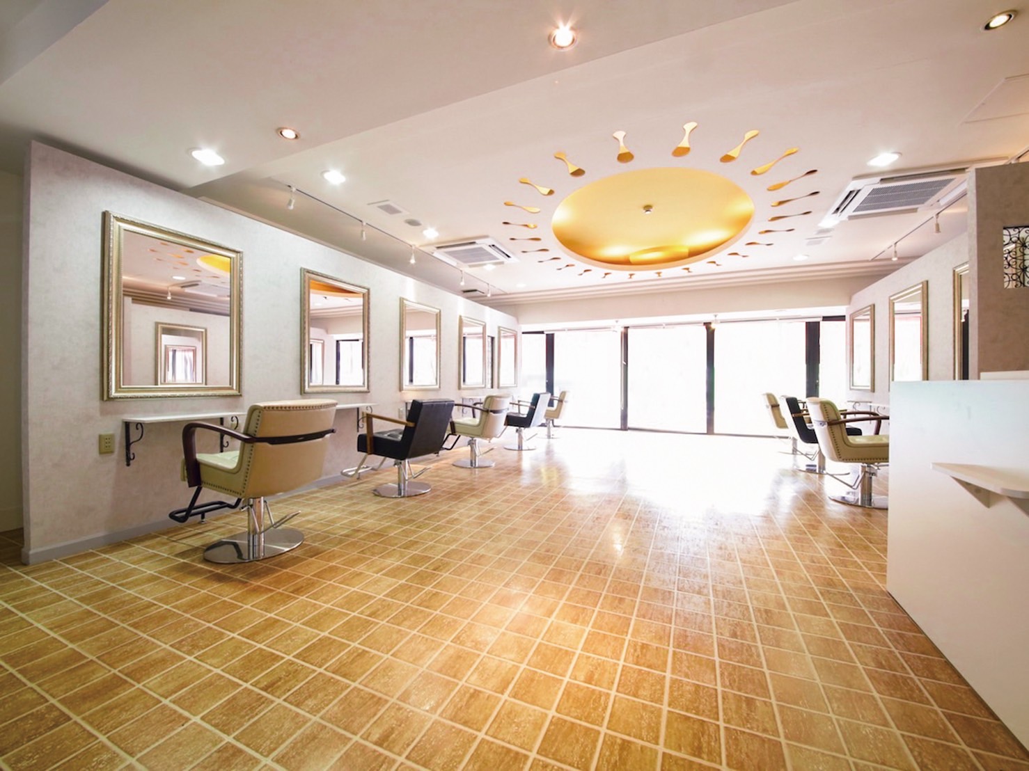 【JR和歌山駅前】≪月収100万円の実績あり≫高還元・高品質・高単価な人気ヘアサロン！完全マンツーマン接客・口コミ高評価サロン！≪指名50％〜55%／フリー40％〜43%還元≫≪保障報酬制度あり≫≪正社員・パート・アルバイトも募集OK≫仕事とプライベートの充実が可能なサロンです！「Lafesta HAIR 和歌山駅前店（ラフェスタヘアーワカヤマエキマエテン）」からスタイリスト（美容師）の求人★☆