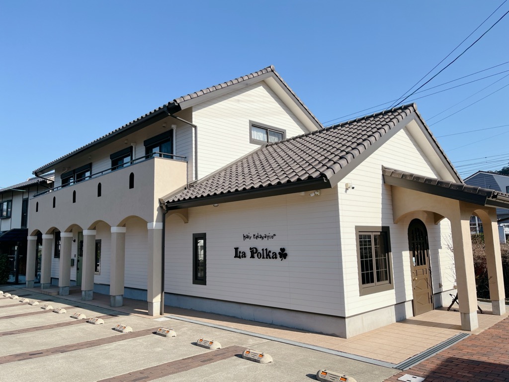 【有田駅】≪毎週2連休・完全週休2日制・18時までに退勤可能・社会保険完備・駐車場完備・ガソリン代支給あり≫エイジングケア技術と知識が学べ長く活躍できるスキル取得が可能!!働きがい満点!!働きやすい雇用環境、時短勤務なら15〜18時に退勤可能なヘアサロン「hair relaxation La Polka(ヘアーリラクゼーションラポルカ)」からスタイリスト(美容師)の求人★☆