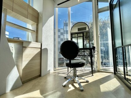 【立川駅】≪正社員or業務委託≫≪休日数選択可能≫≪土日祝休みOK≫美容師さんとして長期で働くことが出来る環境作りをしています！お客様1人ひとりにしっかり向き合い接客可能な高単価サロン！「ECRART lilas 立川店（エクラートリラタチカワテン）」からスタイリスト（美容師）の求人★☆