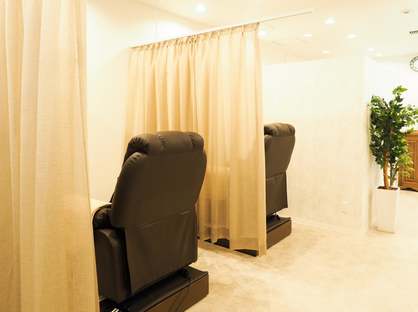 【表参道】◆土日休み取得可能・有給休暇あり・実働8時間・20時までに退勤可能・社会保険完備・賞与あり◆平均月給40万円で頑張った分しっかり歩合給で還元されるサロン「nicott lash 表参道（ニコットラッシュオモテサンドウ）」からアイリスト（まつげエクステ・まつげパーマ・アイブロウ）の求人☆☆