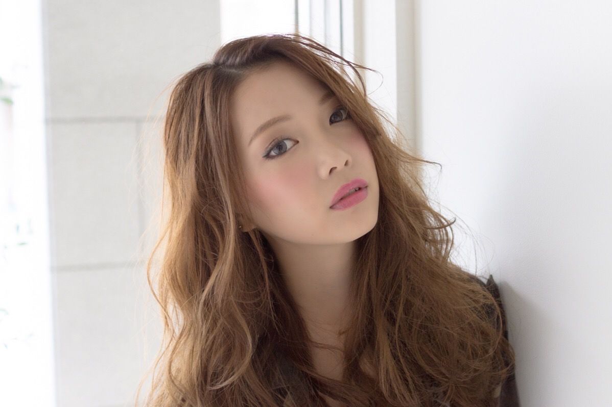 【播磨高岡】≪完全週休2日≫≪土日休みOK!≫≪夏季・年末年始休暇あり!(5,6連休OK)≫≪1か月に5体までウィッグ支給!≫≪駐車場代はサロン負担!≫≪営業中レッスンOK≫≪2年以内でデビュー可能!≫スタッフが働きやすい環境が整っており、楽しくお仕事ができる!「hair salon HEARTS(ヘアサロンハーツ)」からアシスタント(美容師)の求人☆★☆