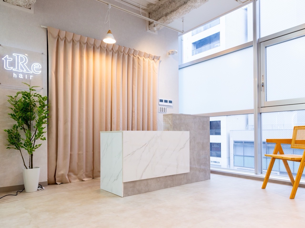 【烏丸】≪カットカラー2時間≫≪自由出勤・退社≫≪月給40〜45万円も目指せる!≫≪マンツーマン接客OK≫≪業務委託還元率40〜50%≫≪最低保証給あり≫≪完全週休2日≫≪社会保険完備≫一人一人にあった働き方が出来るサロンです!「Men's salon by tRe hair 烏丸店(メンズサロンバイトレヘアーカラスマテン)」からスタイリスト(美容師)の求人☆★☆