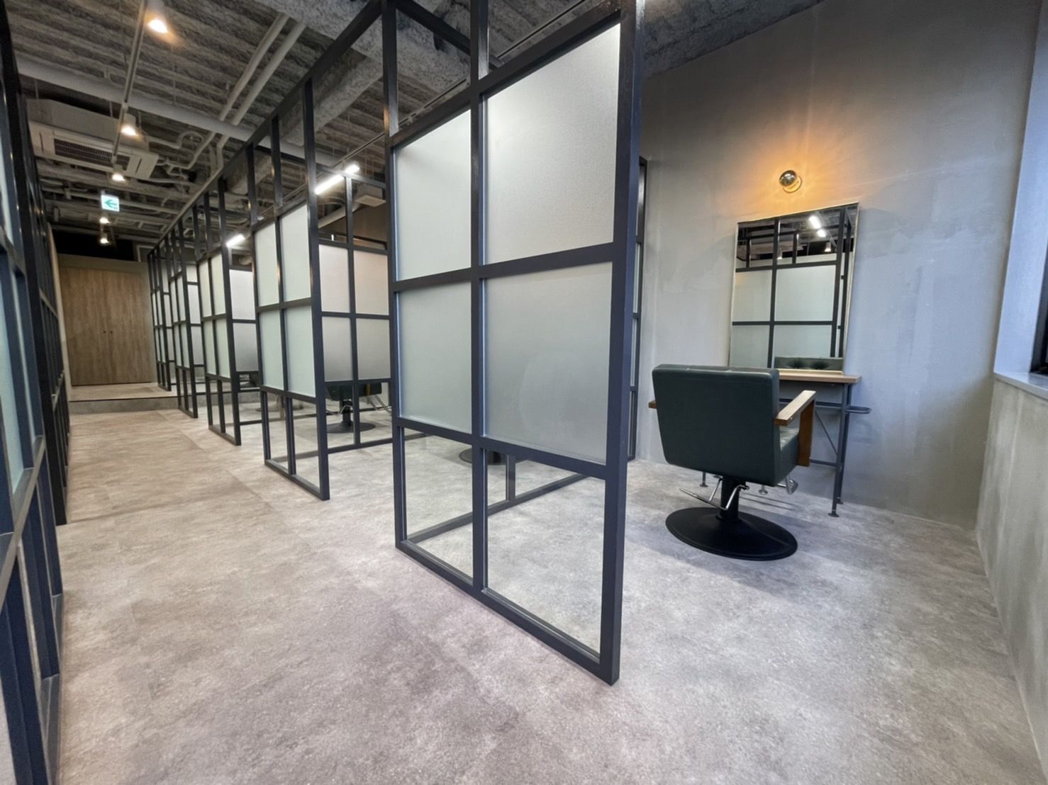 【なんば】≪保障給40万円or売上60％還元≫≪完全マンツーマン&カットカラー2時間枠≫≪自由出勤≫≪永久保障給あり≫≪全席個室で最新設備完備≫≪単価9000円≫ヘアケアと髪質改善で高単価&指名再来率UPを目指します！「S.BROOM（エスドットブルーム）」からスタイリスト（美容師）の求人★☆