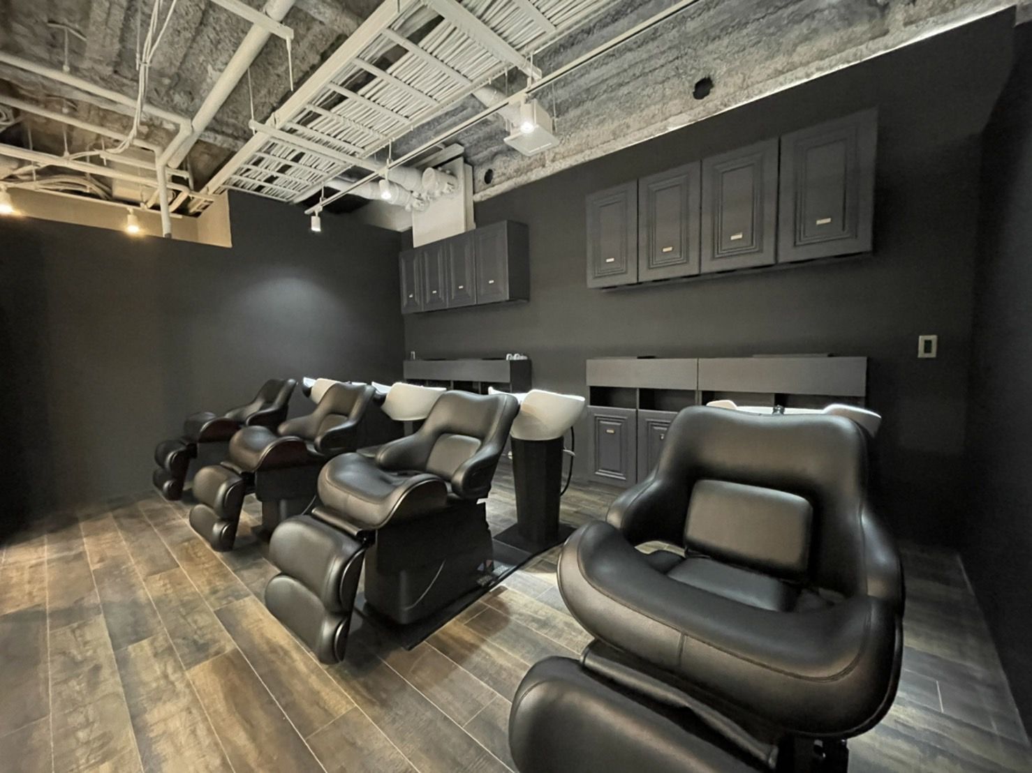 【なんば】≪保障給40万円or売上60％還元≫≪完全マンツーマン&カットカラー2時間枠≫≪自由出勤≫≪永久保障給あり≫≪全席個室で最新設備完備≫≪単価9000円≫ヘアケアと髪質改善で高単価&指名再来率UPを目指します！「S.BROOM（エスドットブルーム）」からスタイリスト（美容師）の求人★☆