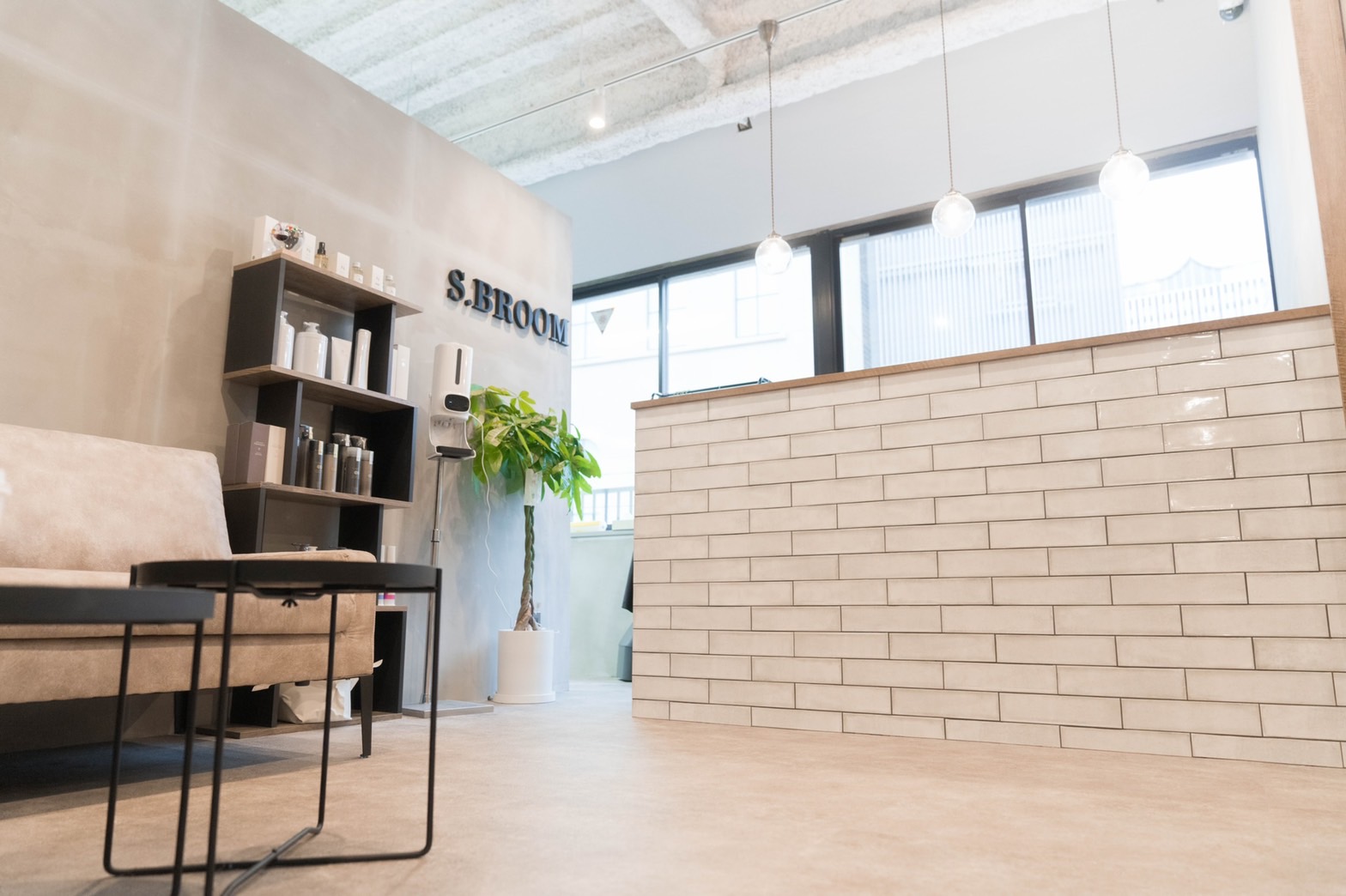 【なんば】≪保障給40万円or売上60％還元≫≪完全マンツーマン&カットカラー2時間枠≫≪自由出勤≫≪永久保障給あり≫≪全席個室で最新設備完備≫≪単価9000円≫ヘアケアと髪質改善で高単価&指名再来率UPを目指します！「S.BROOM（エスドットブルーム）」からスタイリスト（美容師）の求人★☆