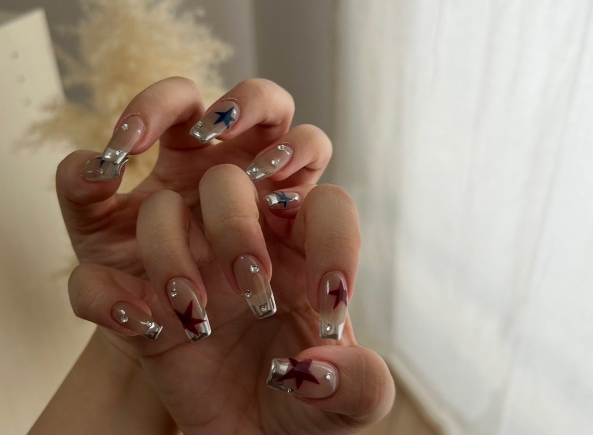 【北大路】≪ネイリストとして実務経験が1年以上ある方の募集≫≪土日休みや連休もOK≫施術時間やメニューなども自分で決めていけるのでやりがいを持って働いていける環境！豊富なメニュー展開で単価アップも狙いやすい！「FLOPNIK NAIL EYELASH（フロップニクネイルアイラッシュ）」からネイリスト（ネイル）の求人☆★☆