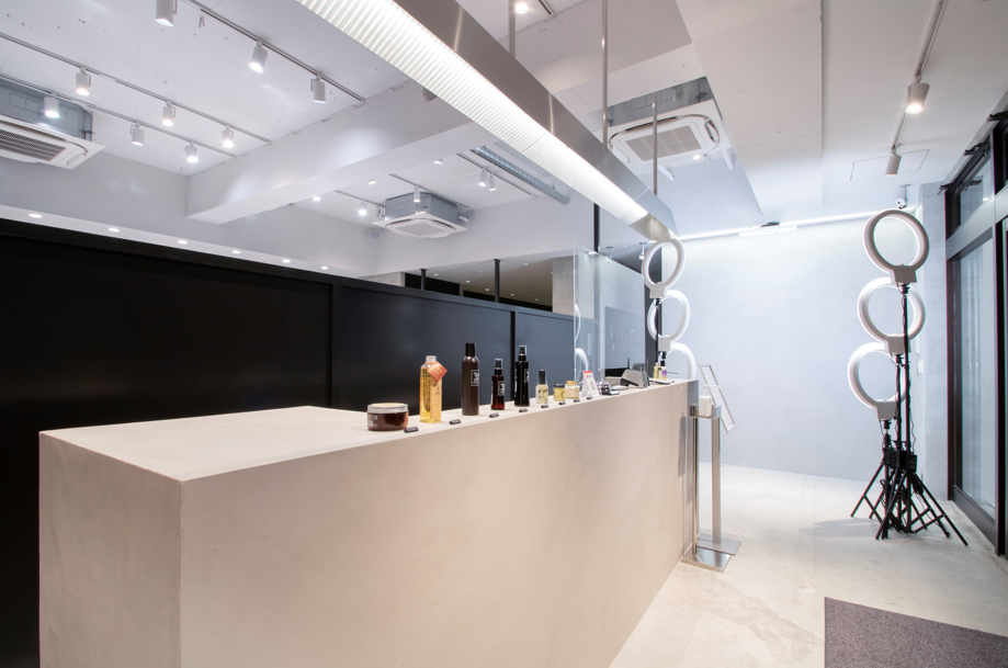 【浦和】◆最低保障給あり・撮影ブース完備◆業界屈指の集客力でたくさんのお客様を担当できます!ITを駆使し、業界をリードするブランドサロン「IT by ALBUM 浦和店(アイティーバイアルバムウラワテン)」からスタイリスト(美容師)の求人☆★