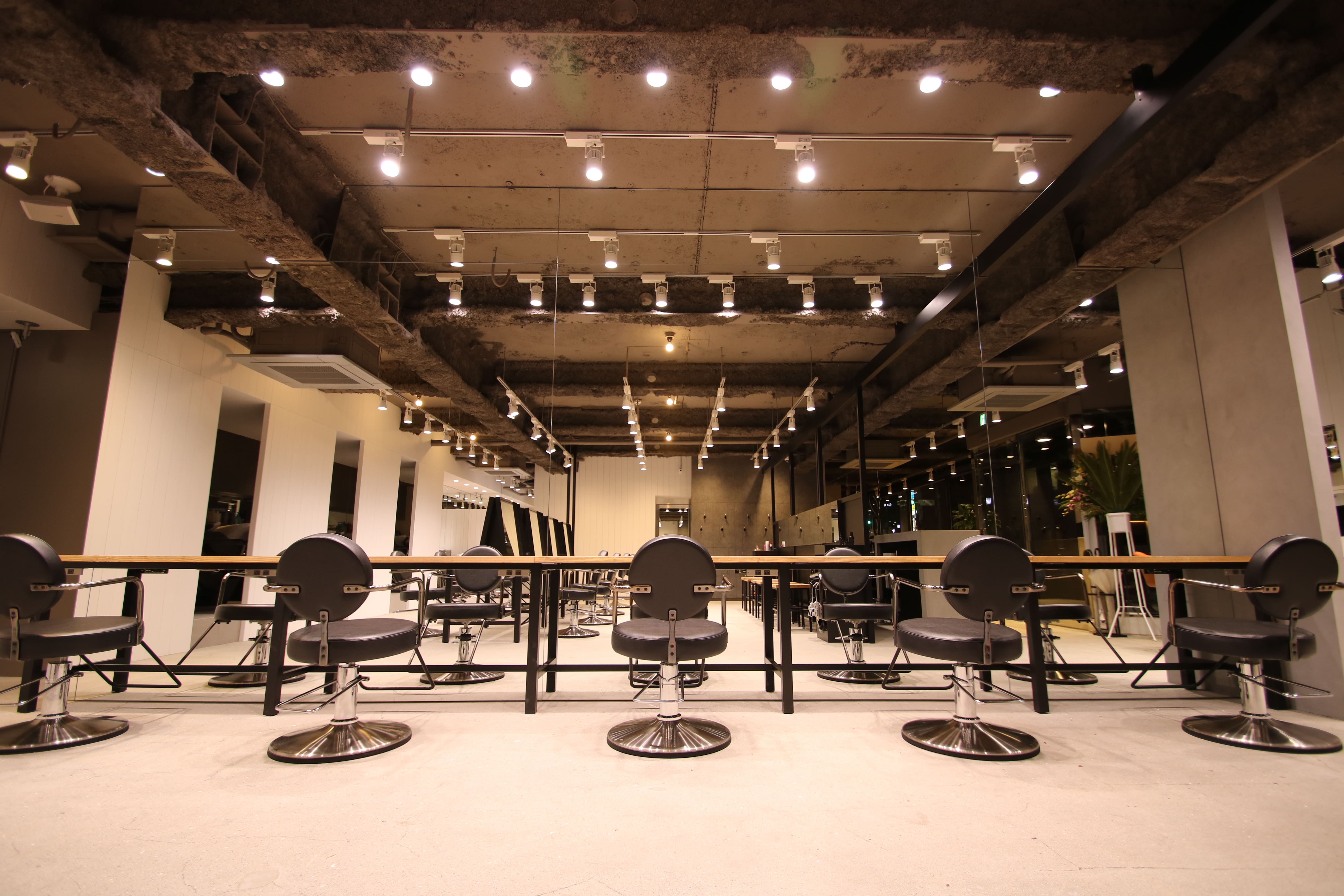 【中野】◆最低保障給あり・撮影ブース完備◆業界屈指の集客力でたくさんのお客様を担当できます!ITを駆使し、業界をリードするサロン「IT by ALBUM 中野店(アイティーバイアルバムナカノテン)」からスタイリスト(美容師)の求人☆★