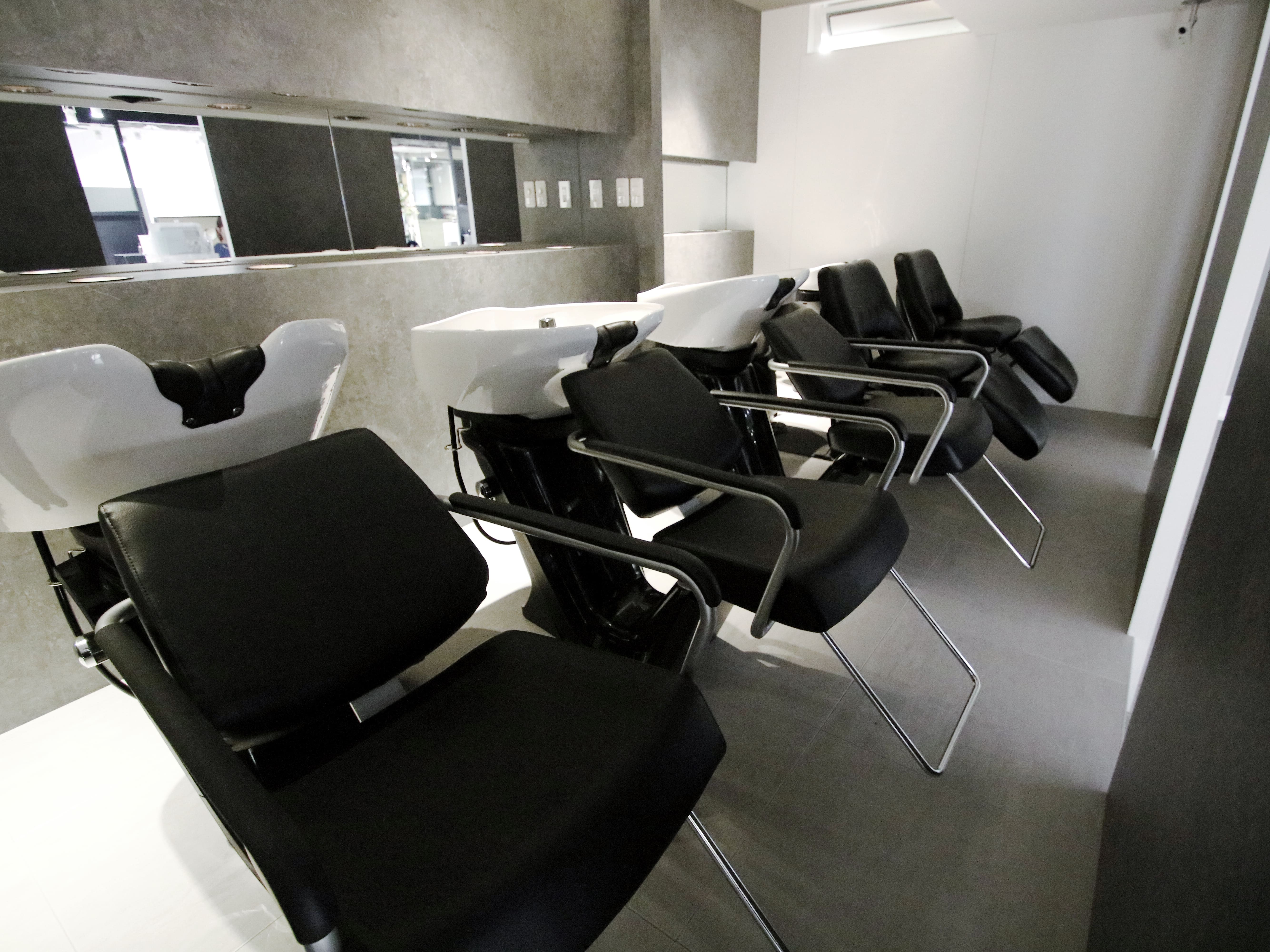 【中野】◆最低保障給あり・撮影ブース完備◆業界屈指の集客力でたくさんのお客様を担当できます!ITを駆使し、業界をリードするサロン「IT by ALBUM 中野店(アイティーバイアルバムナカノテン)」からスタイリスト(美容師)の求人☆★