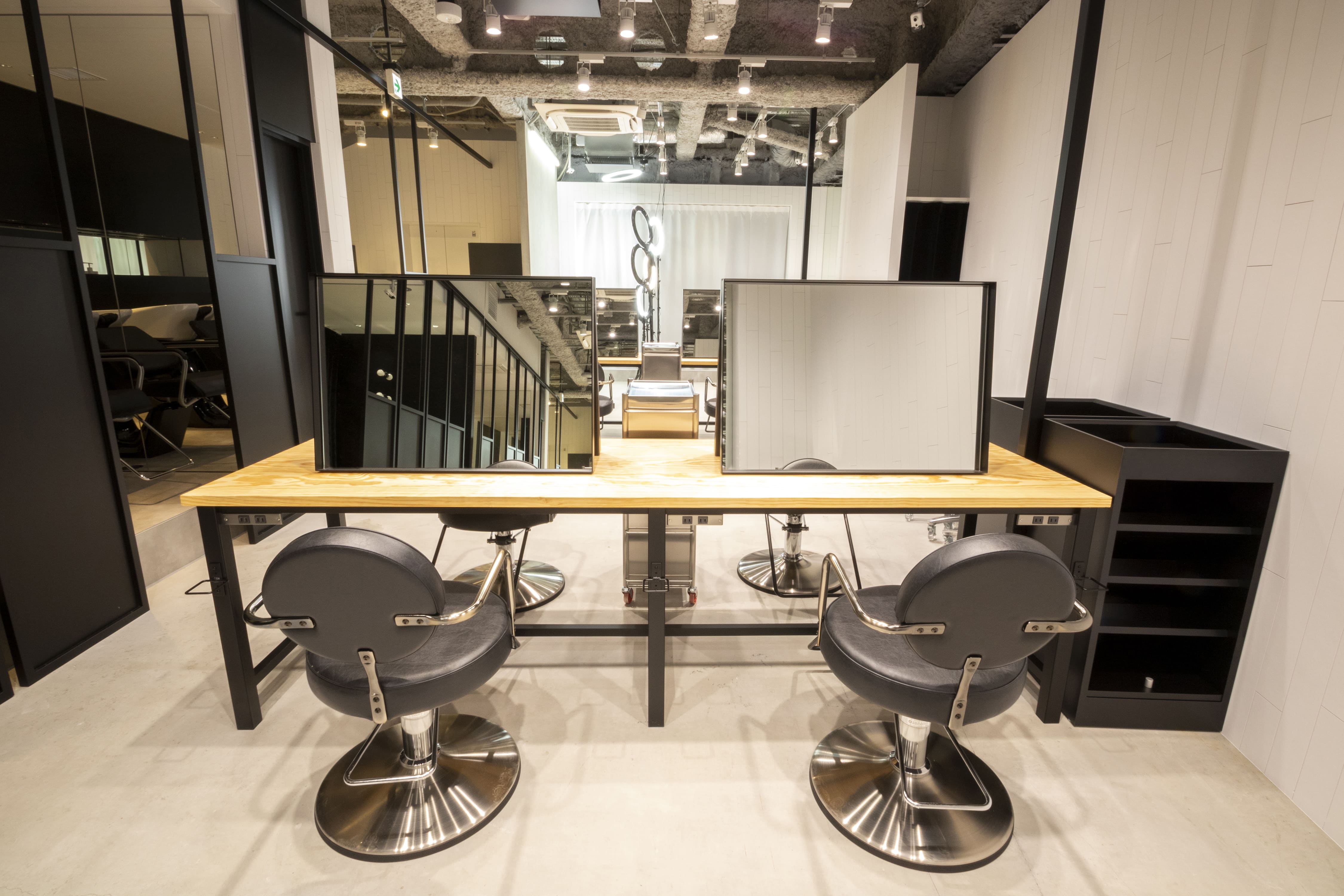 【浦和】◆最低保障給あり・撮影ブース完備◆業界屈指の集客力でたくさんのお客様を担当できます!ITを駆使し、業界をリードするブランドサロン「IT by ALBUM 浦和店(アイティーバイアルバムウラワテン)」からスタイリスト(美容師)の求人☆★