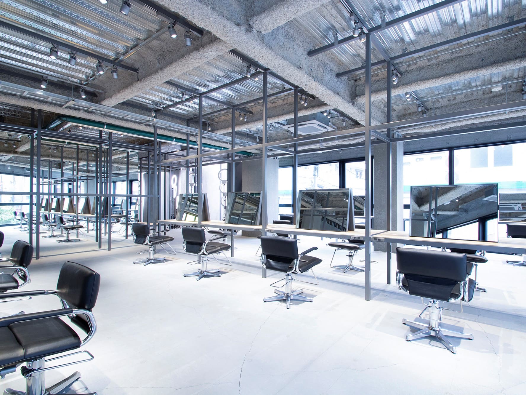 【八王子駅】◆最低保障給あり・撮影ブース完備◆業界屈指！抜群の集客力でたくさんのお客様を担当できます！ITを駆使し、業界をリードするブランド発信サロン「IT by ALBUM 八王子店（アイティーバイアルバムハチオウジテン）」からスタイリスト（美容師）の求人☆★