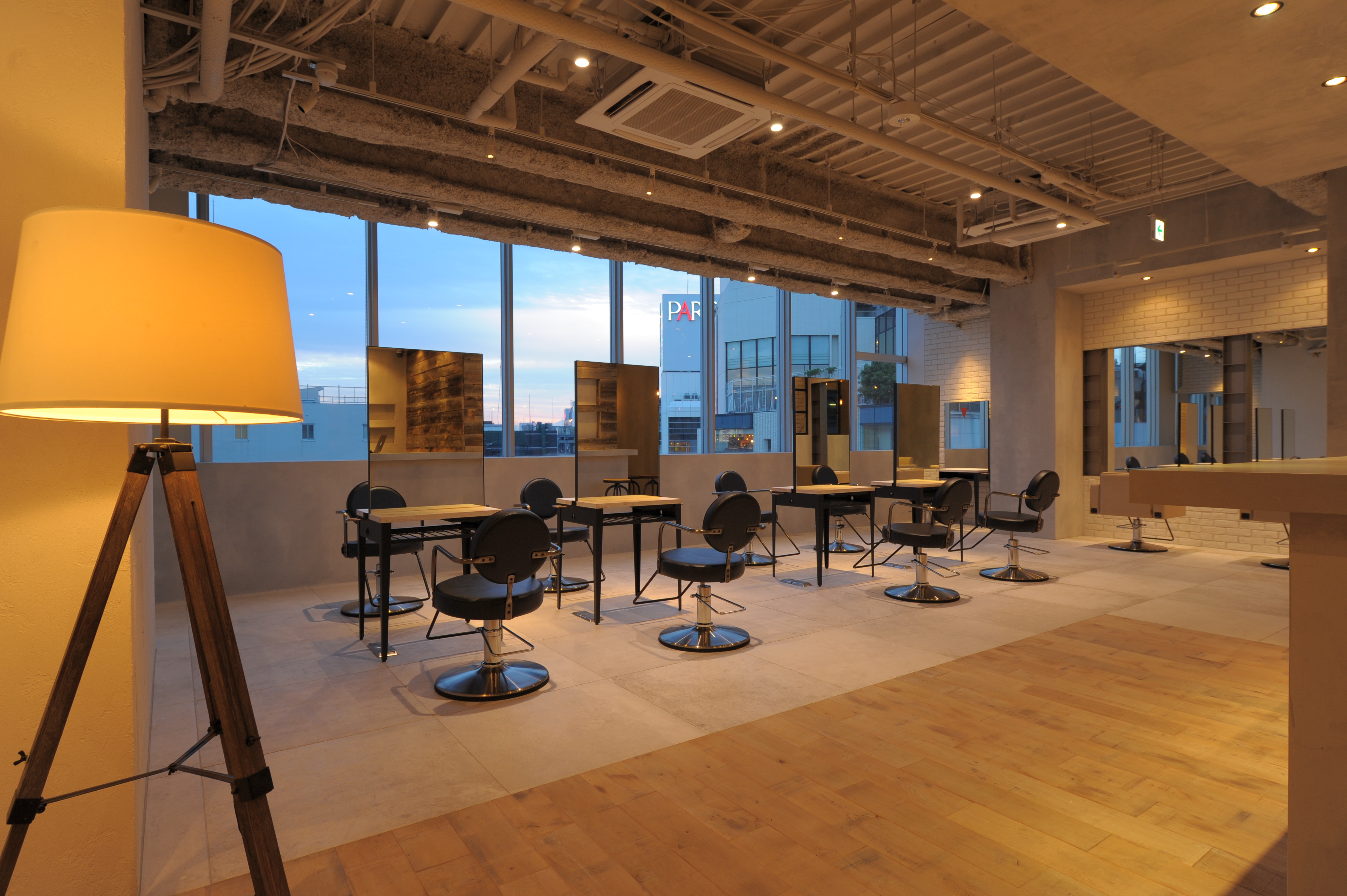 【渋谷】◆撮影ブース完備◆業界屈指の集客力でたくさんのお客様を担当できます！バックオフィスを設置し、スタッフさん一人一人のセルフブランディングを確立！今日本で一番予約されている美容室「ALBUM 渋谷店（アルバムシブヤテン）」からスタイリスト（美容師）の求人☆★