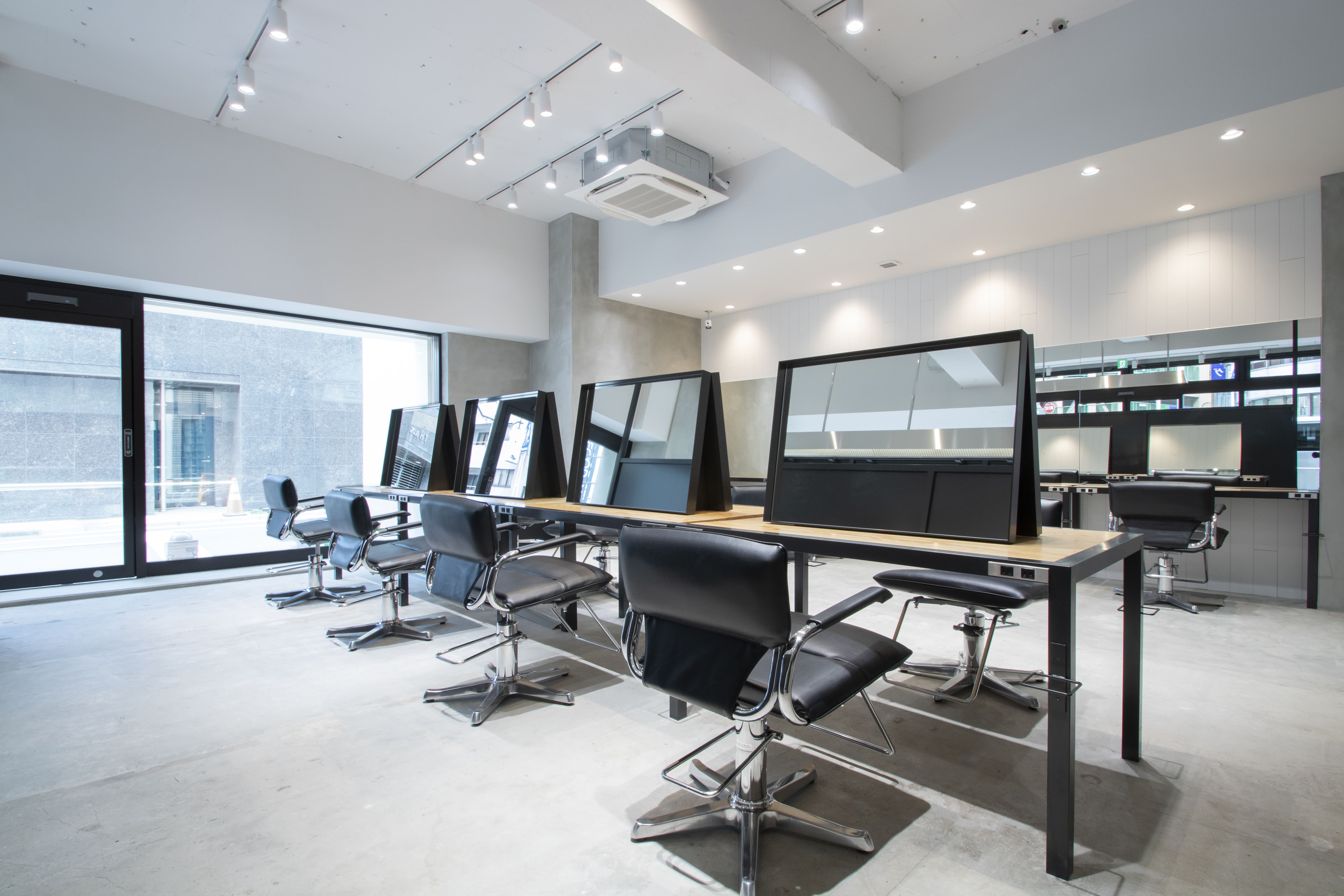 【松戸駅】◆最低保障給あり・撮影ブース完備◆業界屈指の集客力でたくさんのお客様に入客できます！ITを駆使するブランドサロン「IT by ALBUM  松戸店（アイティーバイアルバムマツドテン）」からスタイリスト（美容師）の求人☆★