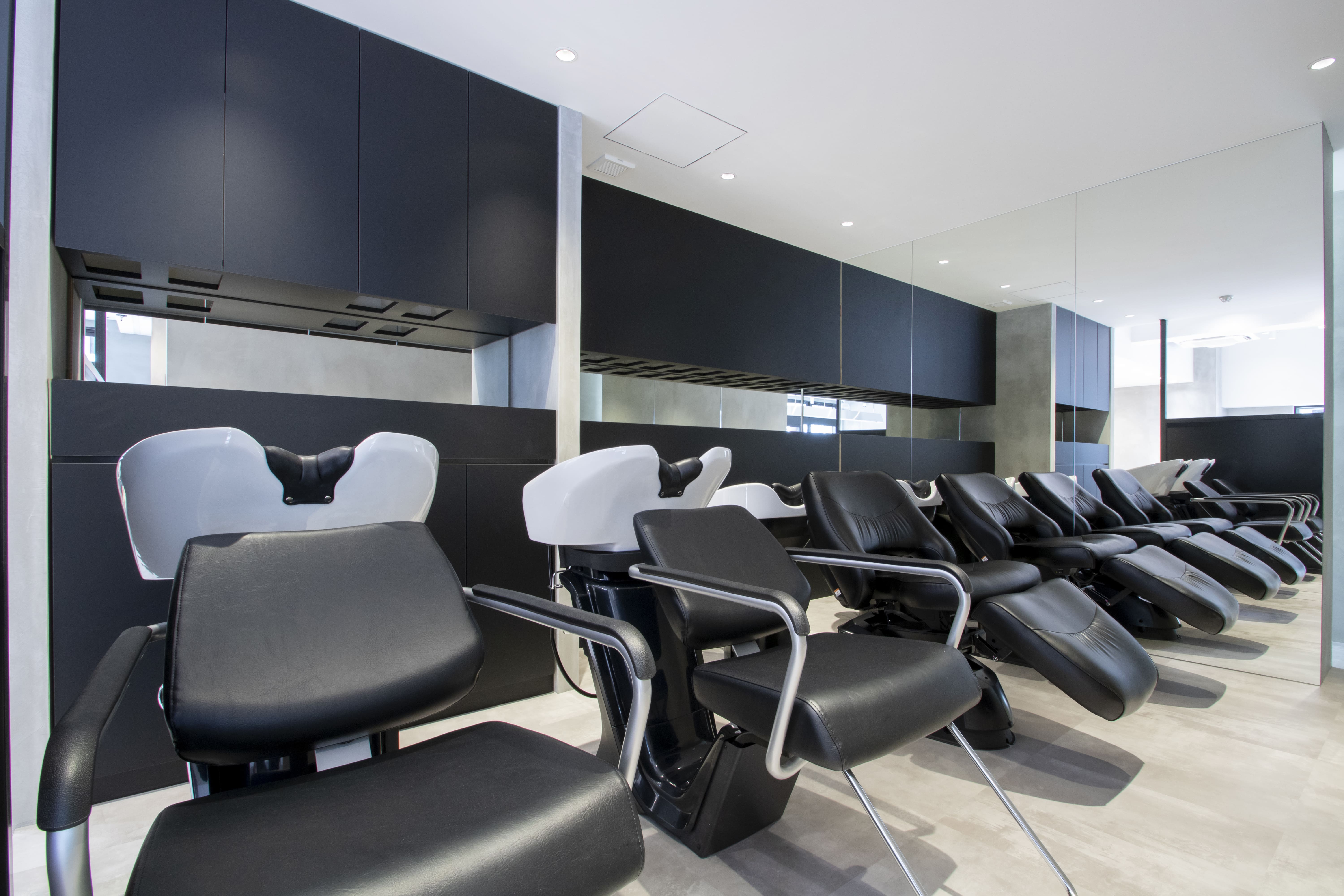 【松戸駅】◆最低保障給あり・撮影ブース完備◆業界屈指の集客力でたくさんのお客様に入客できます！ITを駆使するブランドサロン「IT by ALBUM  松戸店（アイティーバイアルバムマツドテン）」からスタイリスト（美容師）の求人☆★