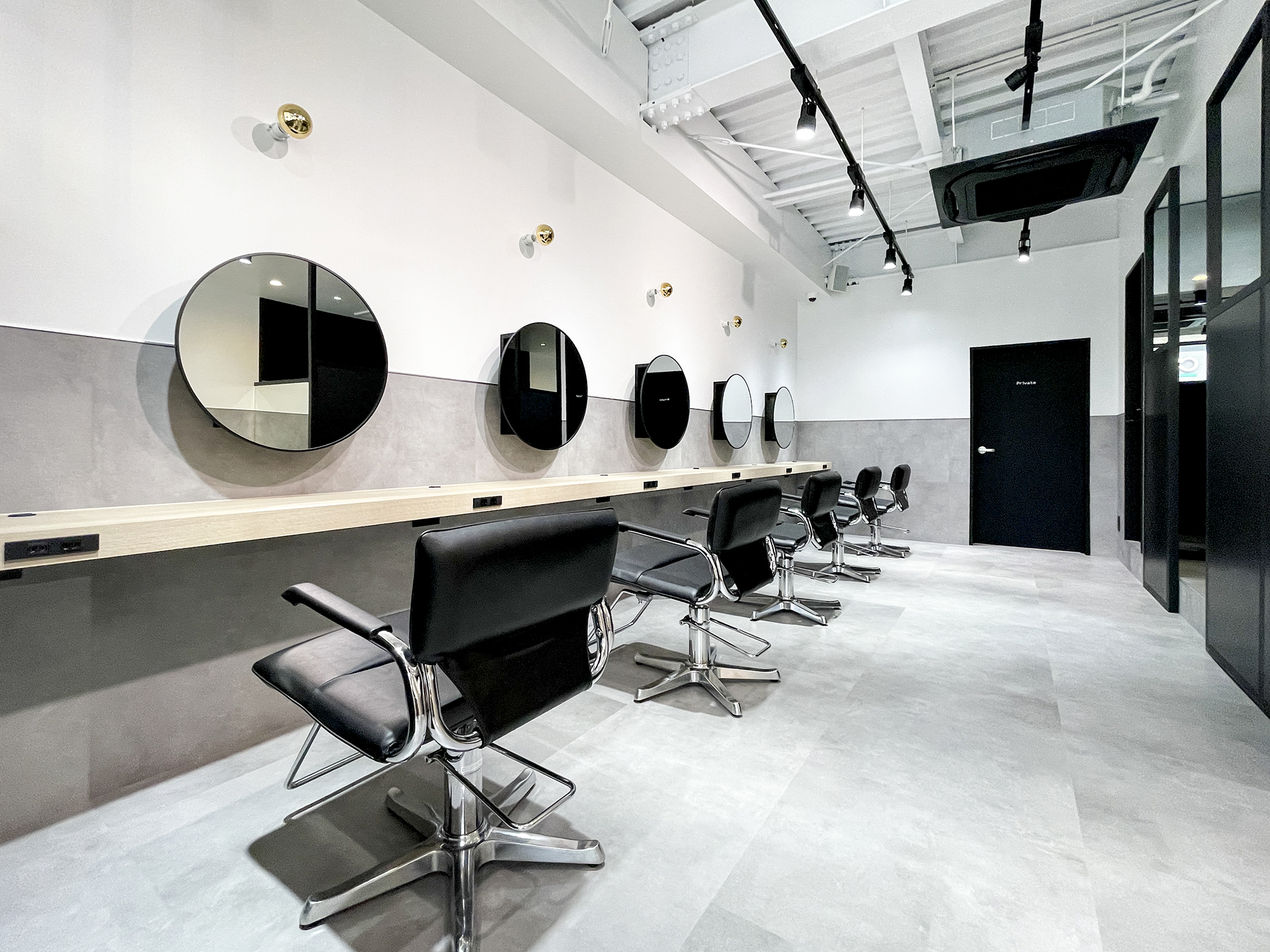 【北千住】≪週2日、1日3時間程度から相談可能≫≪社会保険加入OK≫シンプルな業務内容でブランクのある方でも安心！今までの概念を覆す、働きやすくもオシャレなカラー専門店「髪染丸 北千住東口店（カミソメマルキタセンジュヒガシグチテン）」からカラーリスト（美容師）の求人★☆