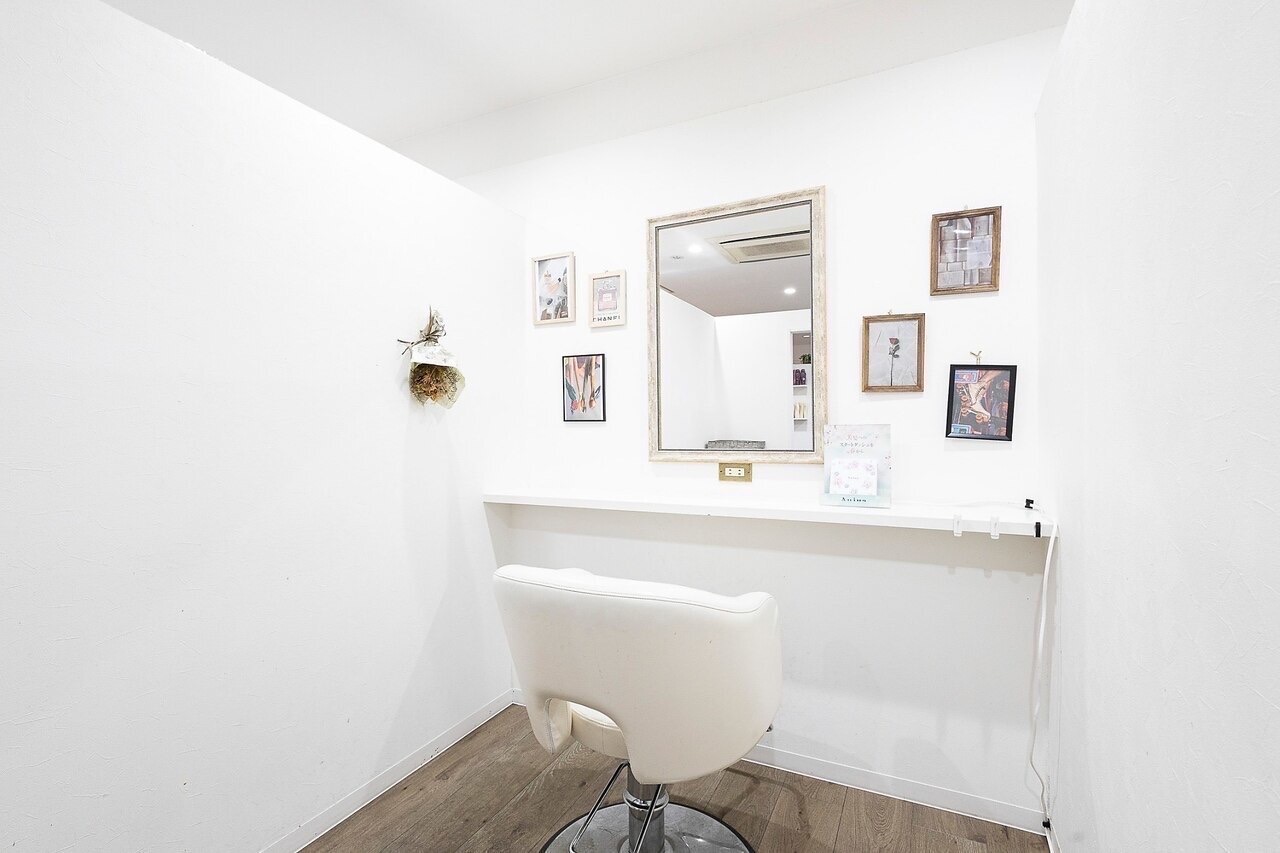 【梅田】≪完全マンツーマンでの入客≫≪カットカラー2時間枠≫≪月8,9日休み≫≪土日休み可能≫≪社会保険完備≫平均客単価17000円ほどの髪質改善特化高単価サロン!1日3,4名の入客で月100万円の売上を作れる環境!数をこなさなくても稼いでいける為長く美容師として働いていけますよ!「Jewel Box 東梅田店(ジュエルボックスヒガシウメダテン)」からスタイリスト(美容師)の求人★☆