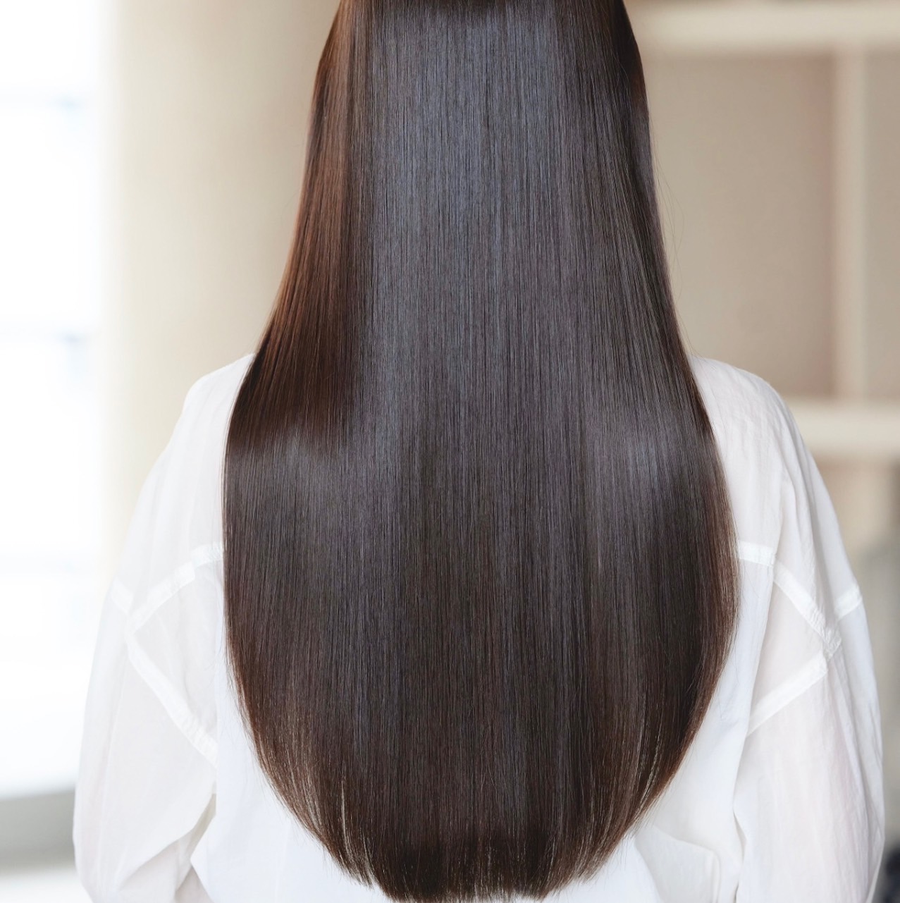 【梅田】≪完全マンツーマンでの入客≫≪カットカラー2時間枠≫≪月8,9日休み≫≪土日休み可能≫≪社会保険完備≫平均客単価17000円ほどの髪質改善特化高単価サロン!1日3,4名の入客で月100万円の売上を作れる環境!数をこなさなくても稼いでいける為長く美容師として働いていけますよ!「Jewel Box 東梅田店(ジュエルボックスヒガシウメダテン)」からスタイリスト(美容師)の求人★☆