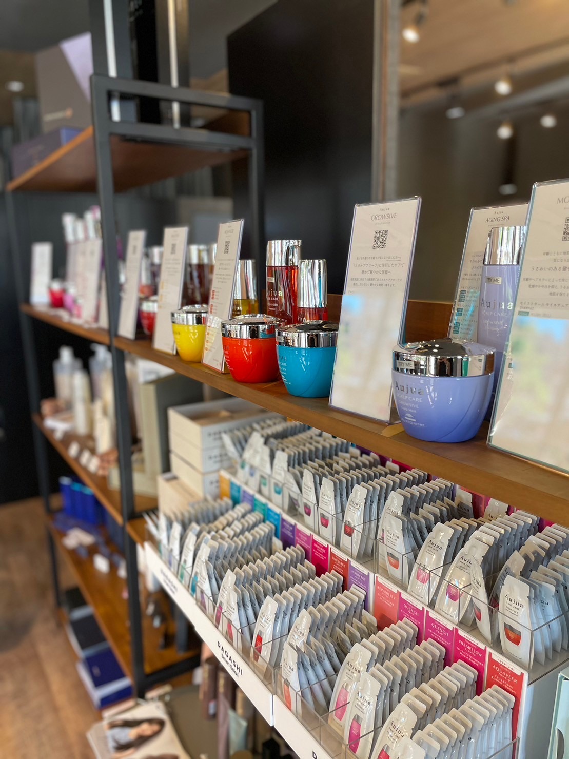 【新下関駅】≪Aujua取り扱い・カラーやデザインテクニックを取得可能・社会保険完備・休日数の選択OK≫20〜30代のお客様が多数ご来店！歩合給もつきやすく高月給が目指せるヘアサロン「the laughter THE BREACH 新下関店 Smart Salon（ザラフターザブリーチシンシモノセキテンスマートサロン）」からスタイリスト（美容師）の求人★☆