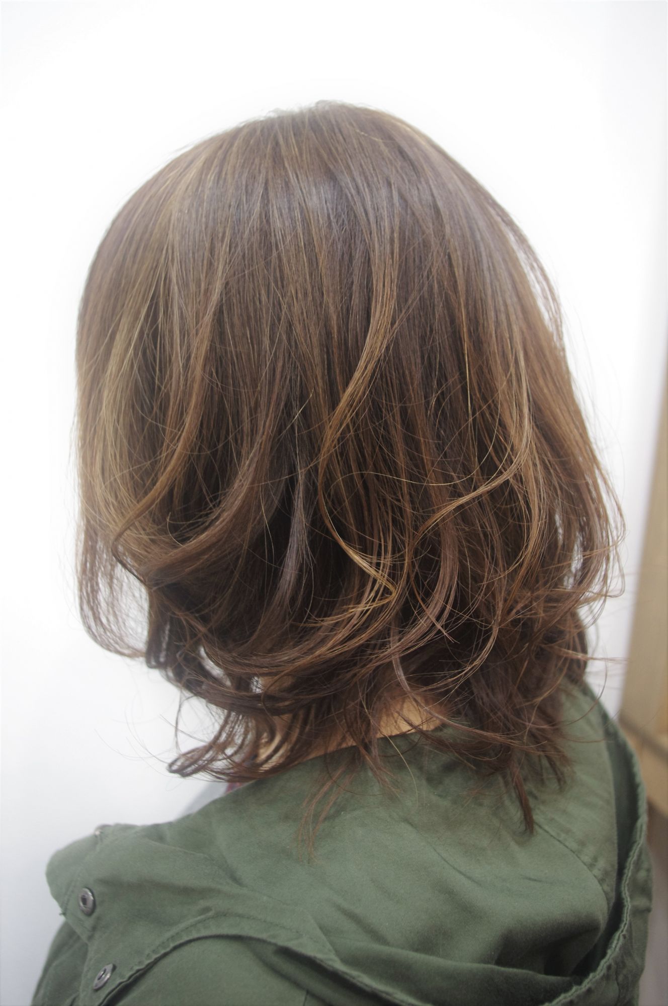 【姫路駅】≪社会保険完備≫≪平均18時半退勤≫≪講習費用の負担あり≫歩合は入客のたびに10％還元のため、しっかり稼げる環境です！正社員・業務委託・パートから選べるプライベートサロン「MeLLow（メロウ）」からスタイリスト（美容師）の求人☆★