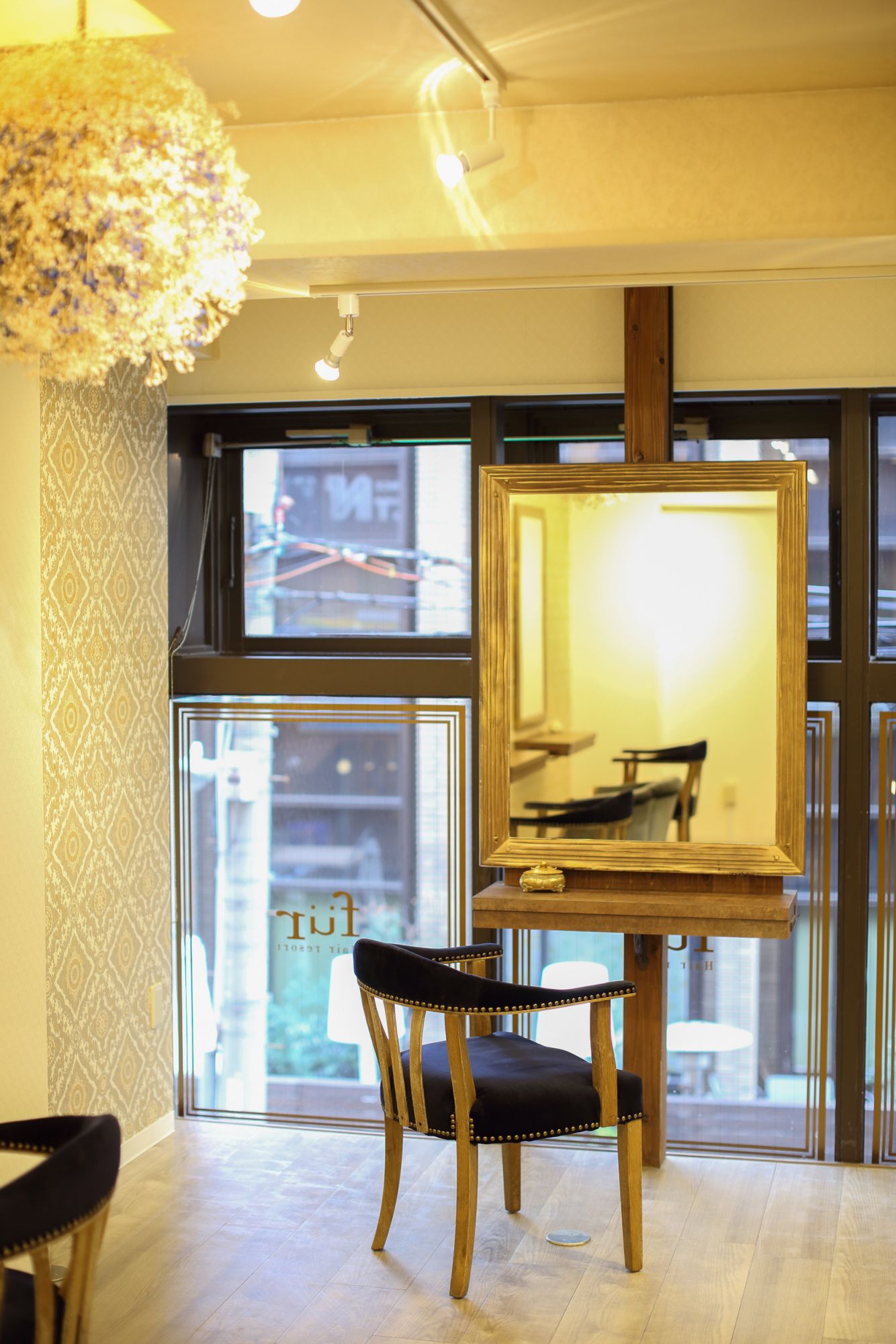 【茶屋町】≪月1の日曜日休み≫≪有給休暇あり≫≪社会保険加入制度あり≫≪朝と営業中レッスンで2年デビュー≫ドライカット&髪質改善が人気の実力派ヘアサロン!「fur(フューア)」からアシスタント(美容師)の求人★☆★