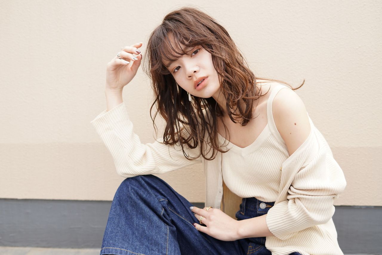 【南草津】≪業務委託でも交通費支給あり≫≪マンツーマンでの入客≫≪カットカラー2時間枠≫≪デザインカラー比率が高い≫≪客単価8000～10000円≫指名50〜60％還元／新規フリー40％還元の歩合制！トレンドを押さえた、幅広い薬剤のラインナップで単価UPもしやすい環境です！お客様のなりたいを叶えられる「MILK（ミルク）」からスタイリスト（美容師）の求人☆★