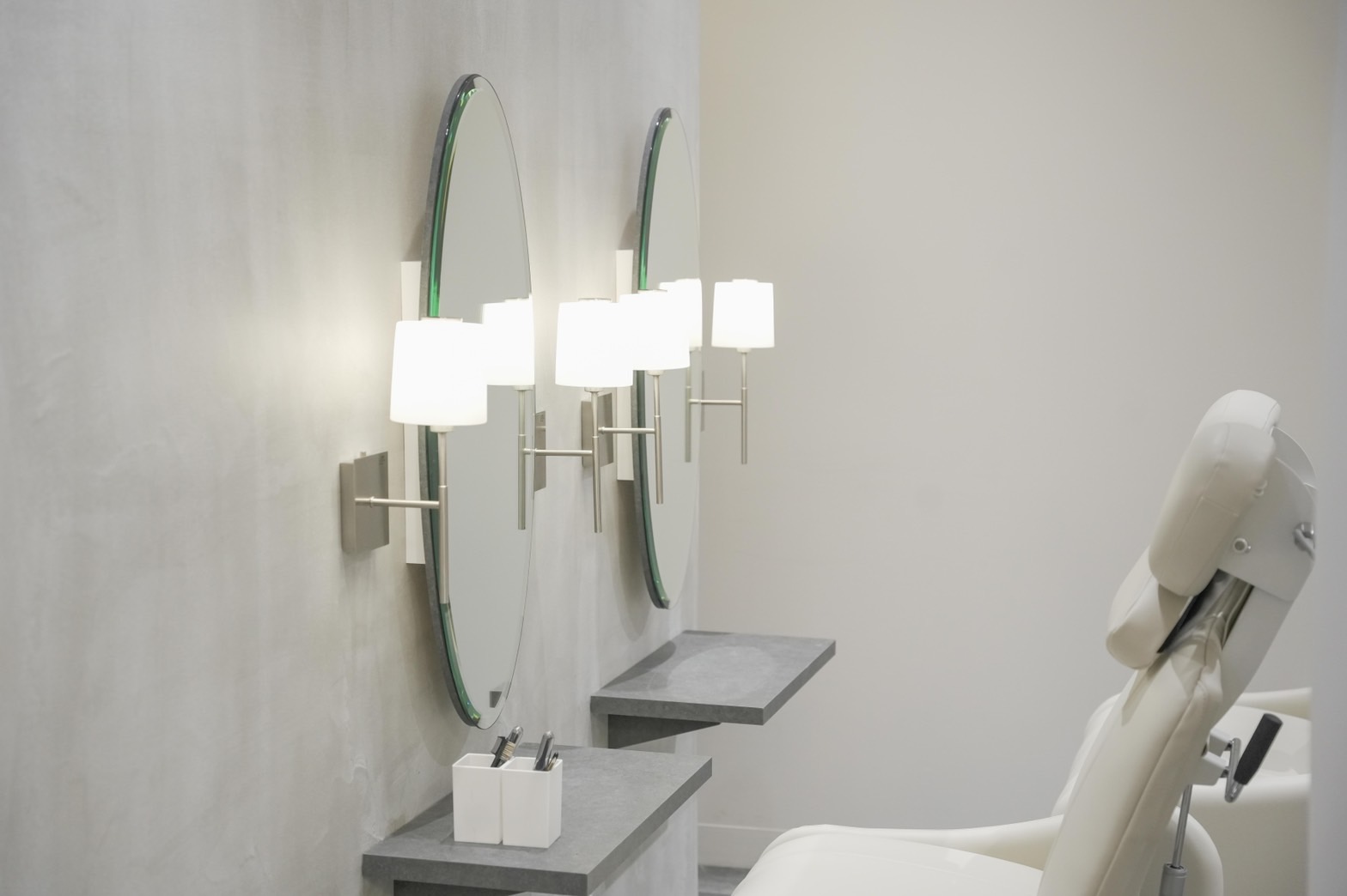 【天王寺】≪月8日休み≫≪社会保険完備≫全席個室&フラットシャンプー&最新設備の上質なトータルビューティーサロン！「STAR&PLANETS あべのHoop店（スターアンドプラネッツアベノフープテン）」からスタイリスト（美容師）の求人☆★