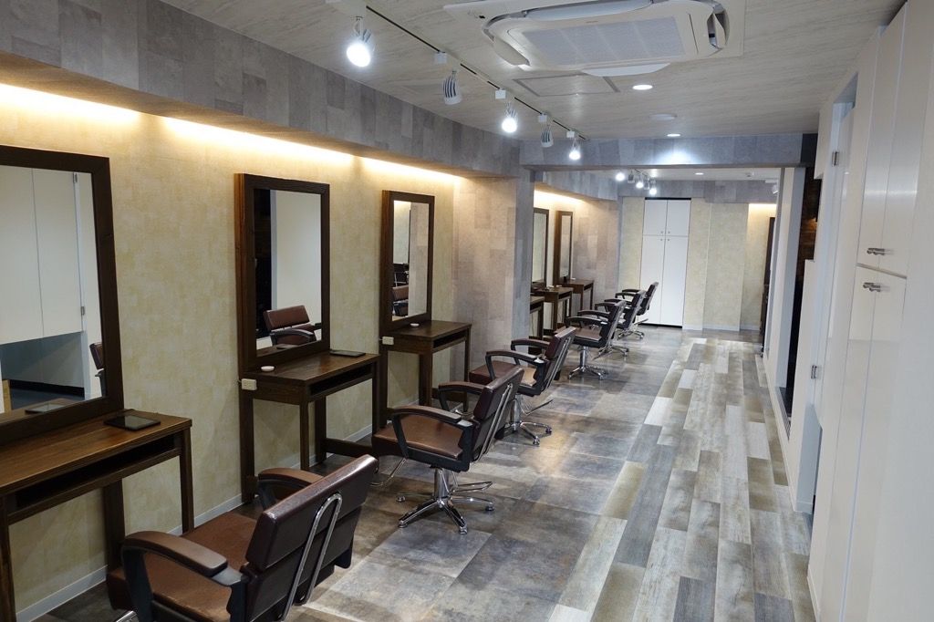 【三宮】≪指名50~55％／フリー40～45％の高還元率≫≪1日12000円保証あり≫抜群の集客と独自のシステムで若いお客様から圧倒的な支持を得ている人気サロン！ブリーチ比率が50％以上なのでカラー好きな方にオススメ！「ENVY KOBE（エンヴィーコウベ）」からスタイリスト（美容師）の求人☆★