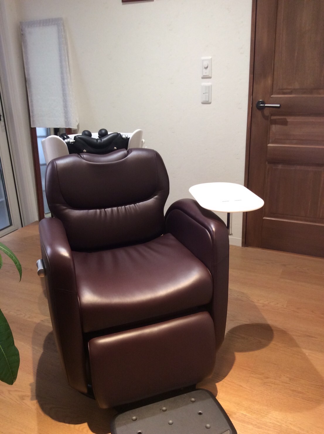 【おごと温泉】≪平均退社18時台≫≪土日休みOK≫まつ毛パーマの比率が高いサロン！美容室の併設サロンなので美容師業務との兼任のお仕事です！まつ毛エクステの経験を活かして働いてみませんか？「Plaisil（プレジール）」からアイリスト（アイデザイナー・まつ毛エクステ）の求人★☆★